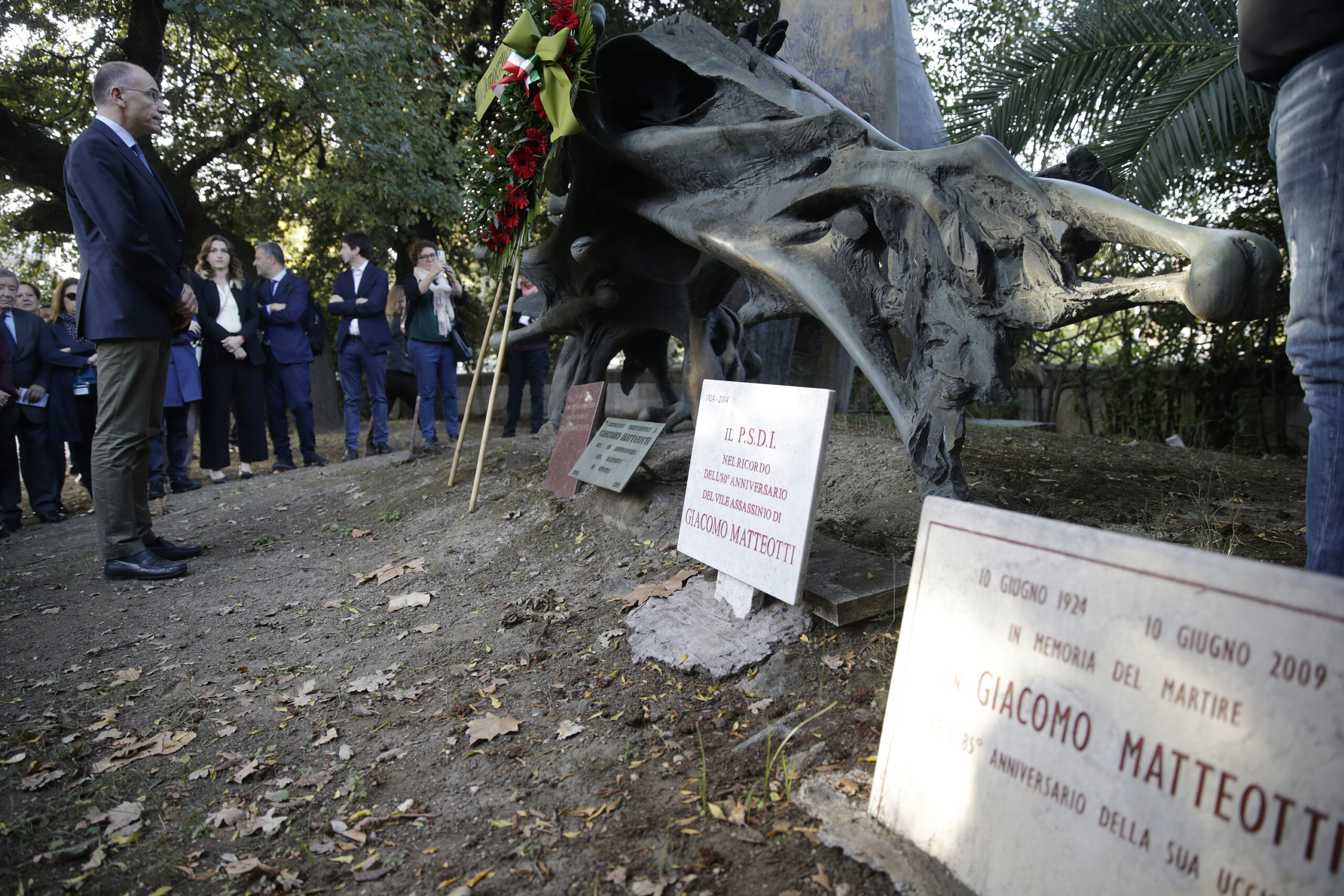 rome plaque in front of monument dedicated to matteotti vandalized scaled