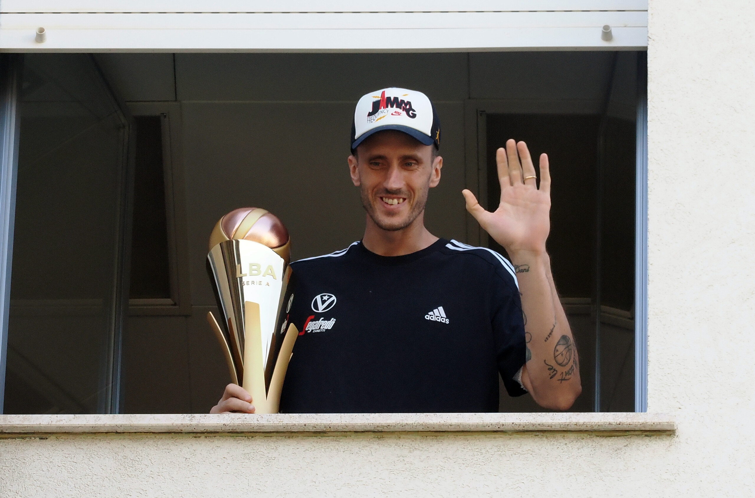 basketball polonara returns home after his first round of treatment celebrations with his wife and children scaled