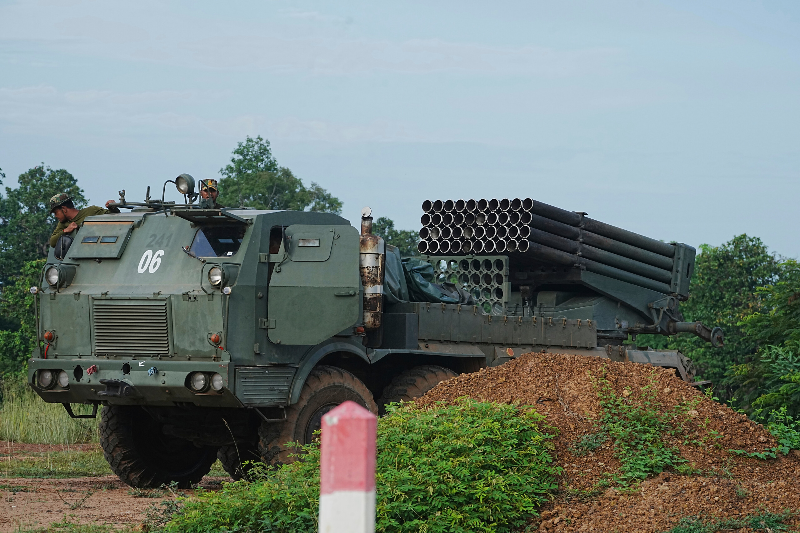 thailand cambodia phnom penh calls for immediate ceasefire scaled