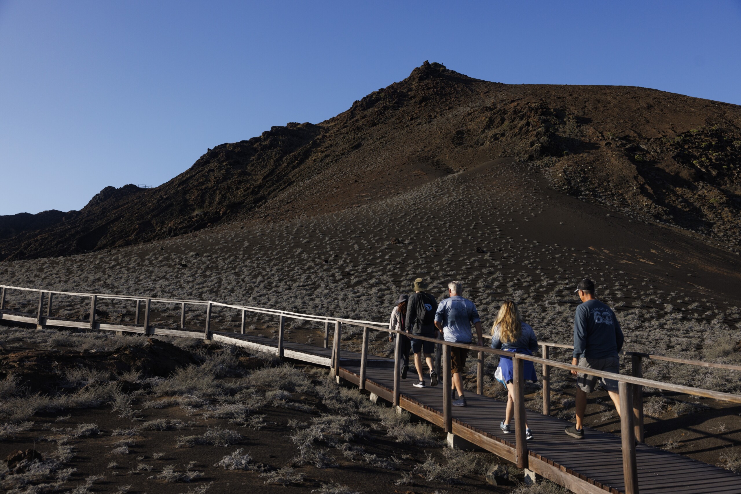earthquakes galapagos tourist sites temporarily closed due to tsunami alert scaled