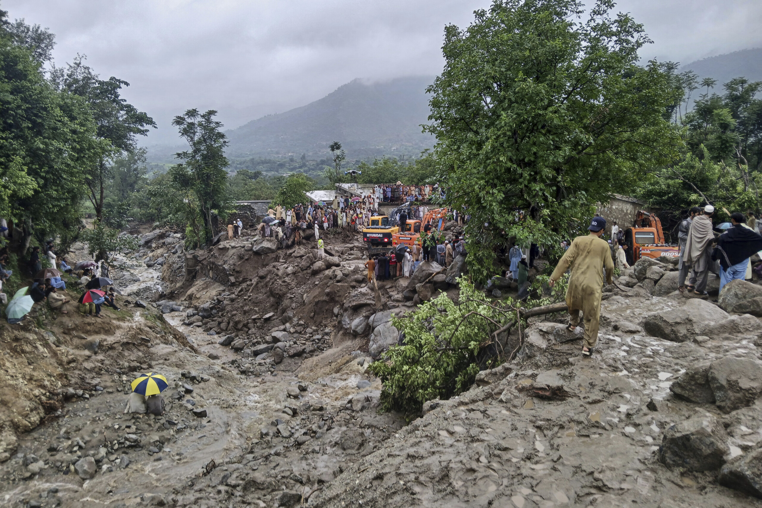 floods over 200 dead in india and pakistan scaled