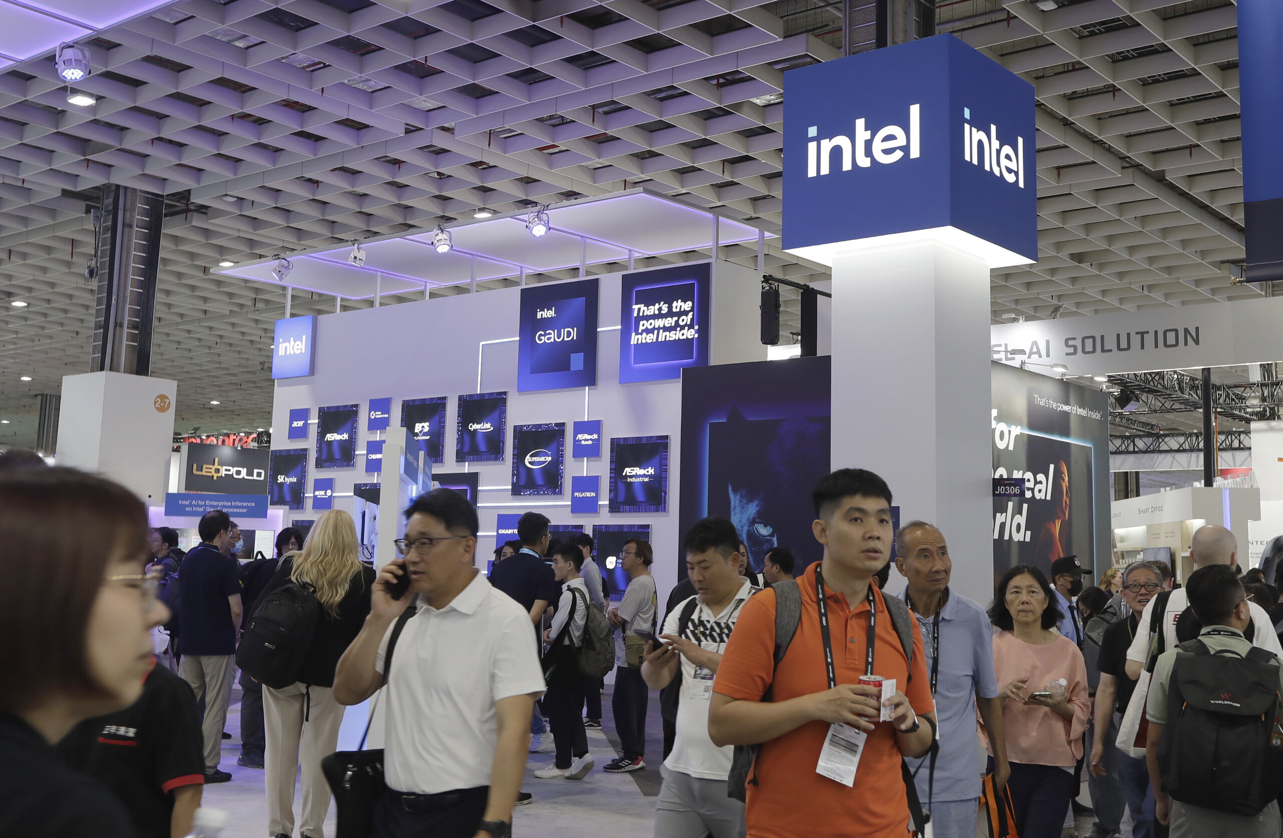 usa trump administration in talks to acquire intel stake scaled