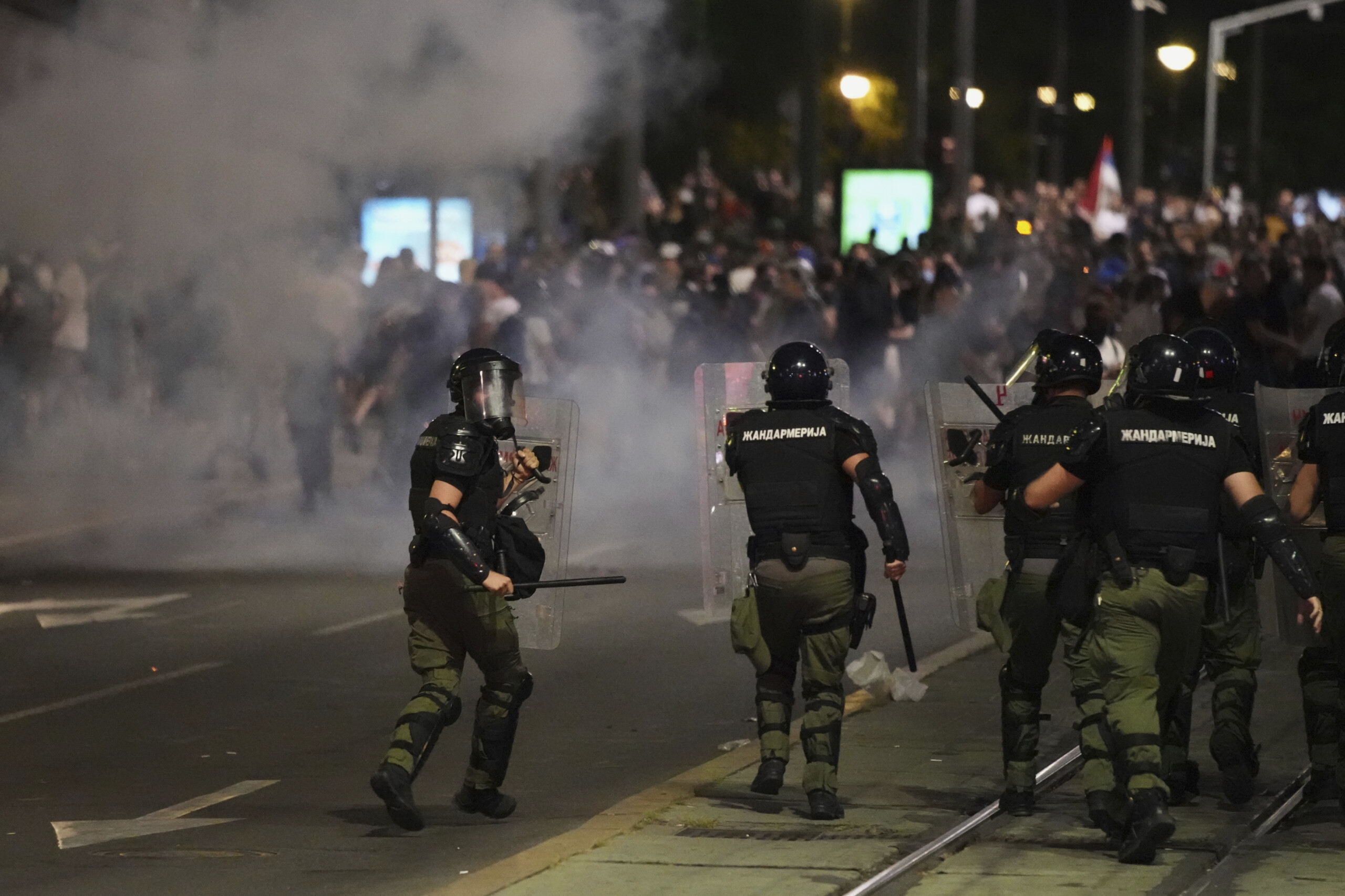 serbia new clashes during anti government protests in belgrade scaled