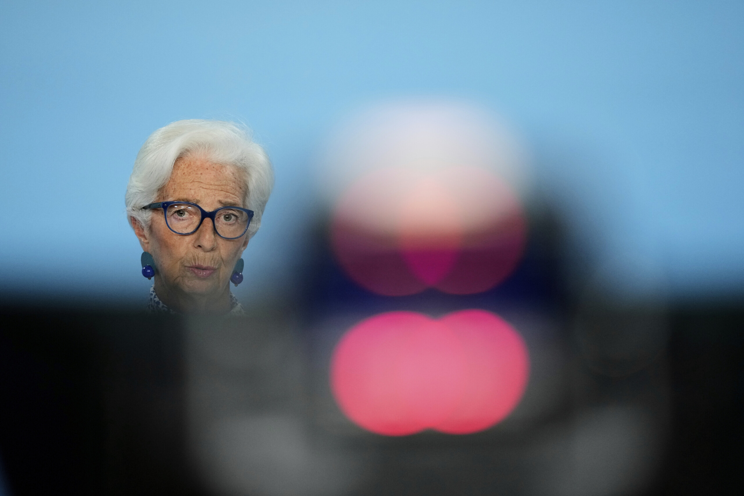 ecb lagarde economy resilient but growth slowing due to tariffs scaled