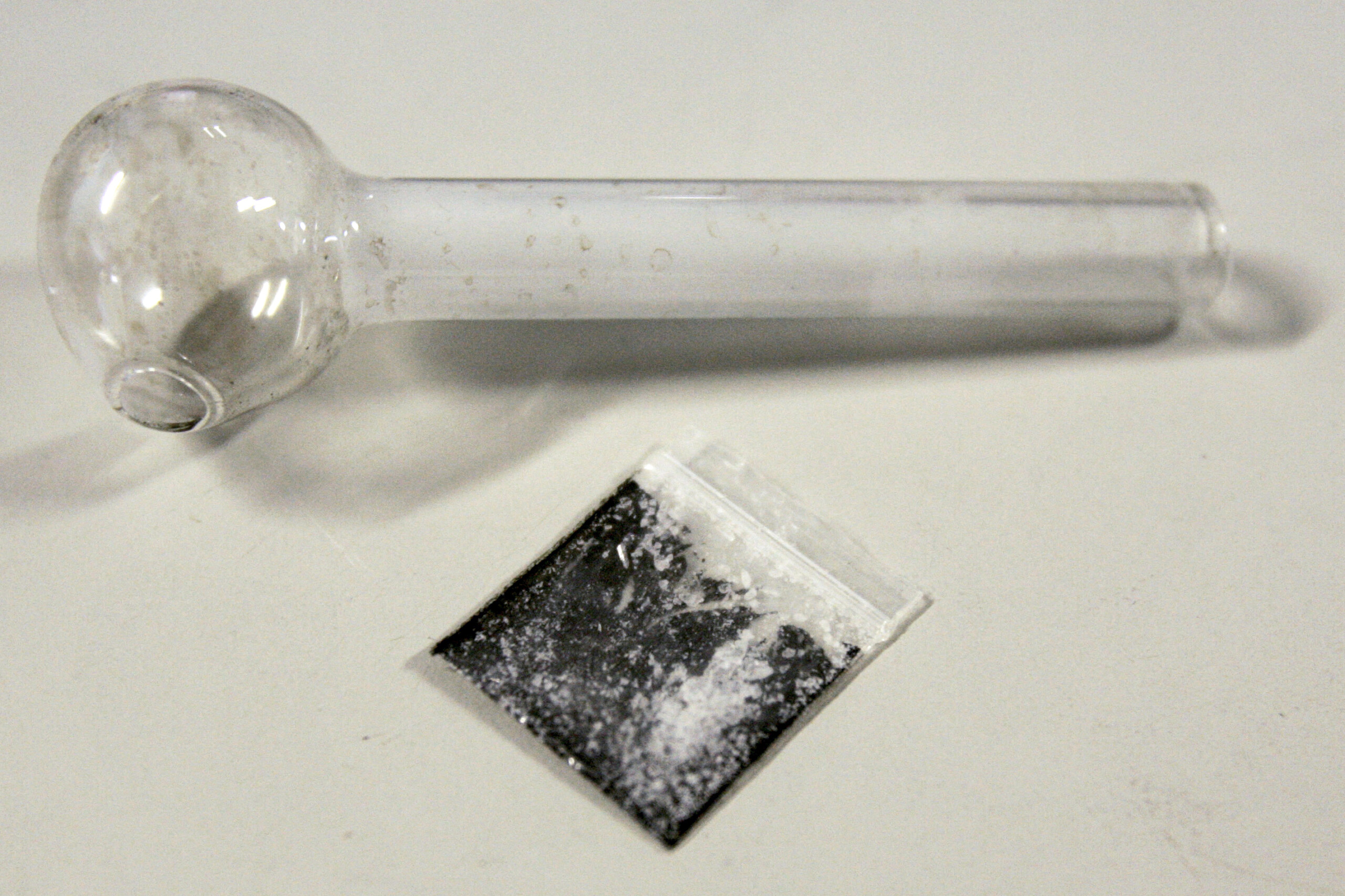 bologna city council to distribute free crack pipes to reduce consumption scaled