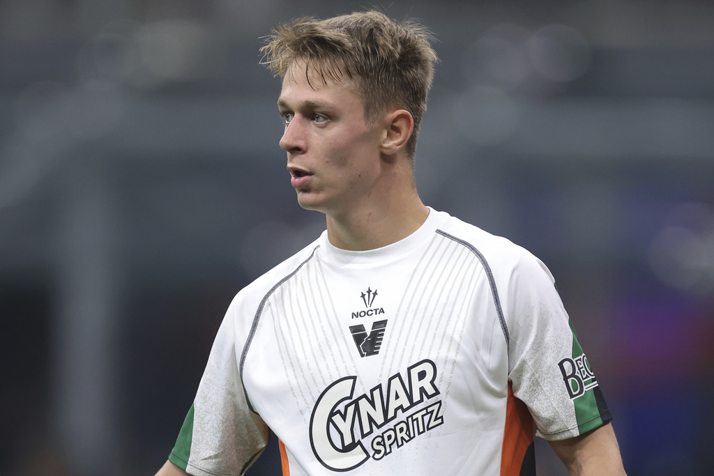 fiorentina officially announces the arrival of nicolussi caviglia from venezia