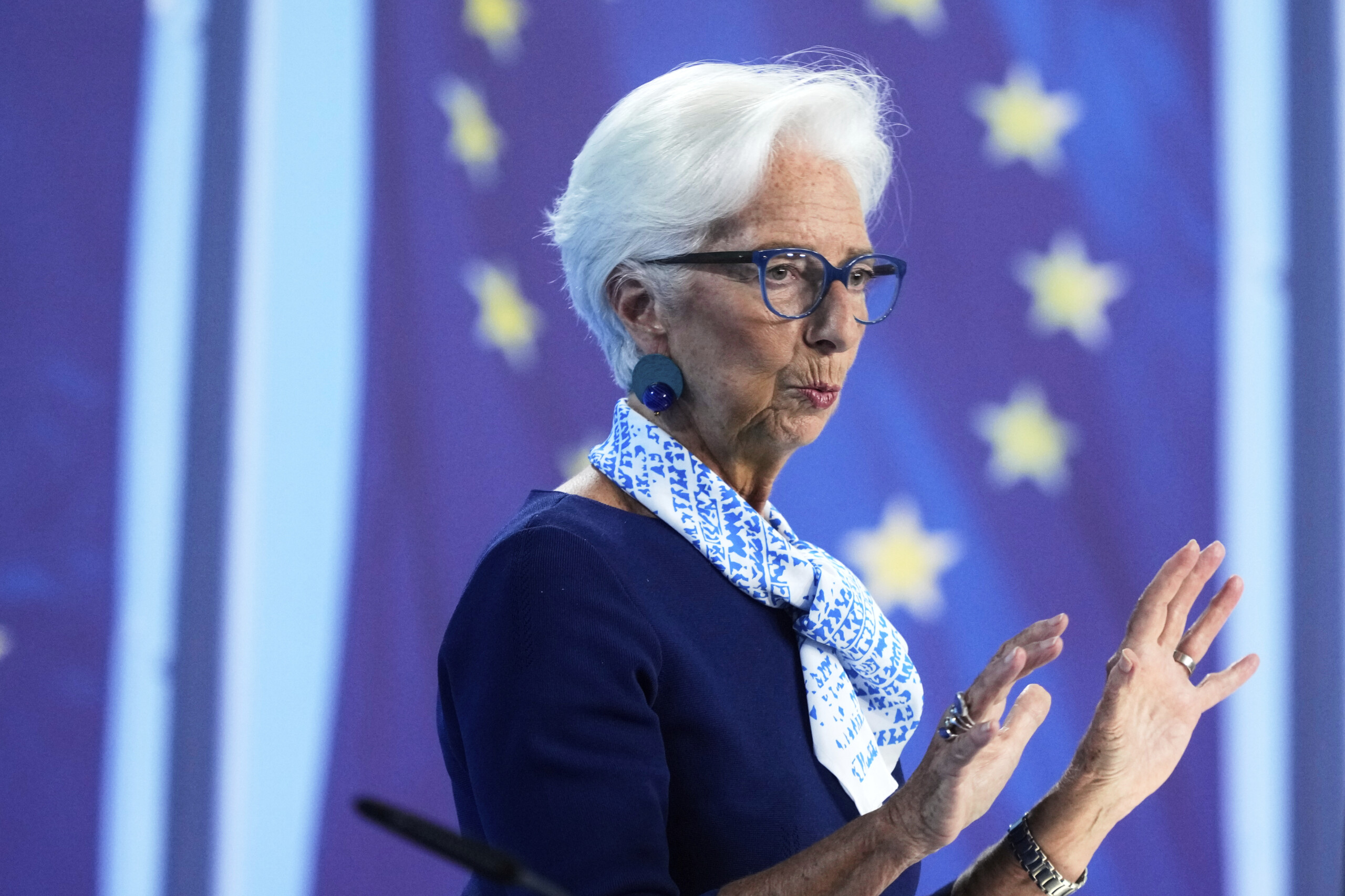 france lagarde the fall of any government in the eurozone is worrying scaled
