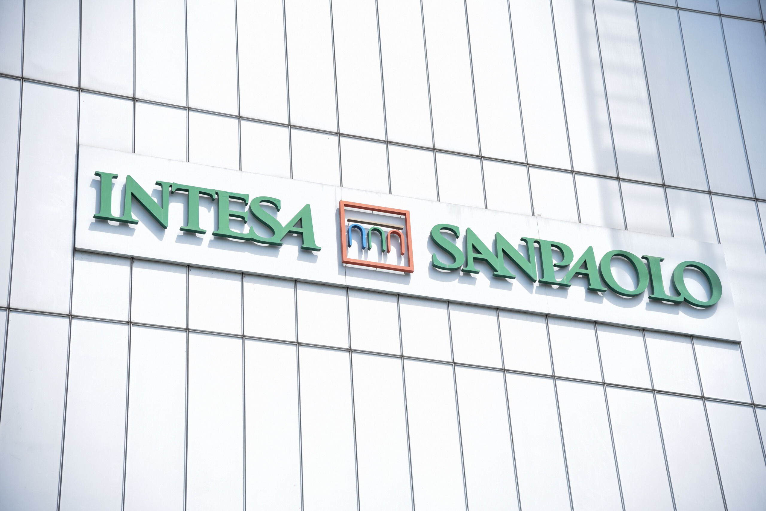 intesa sp imi cib strengthens its commitment to training young people in italy and abroad scaled
