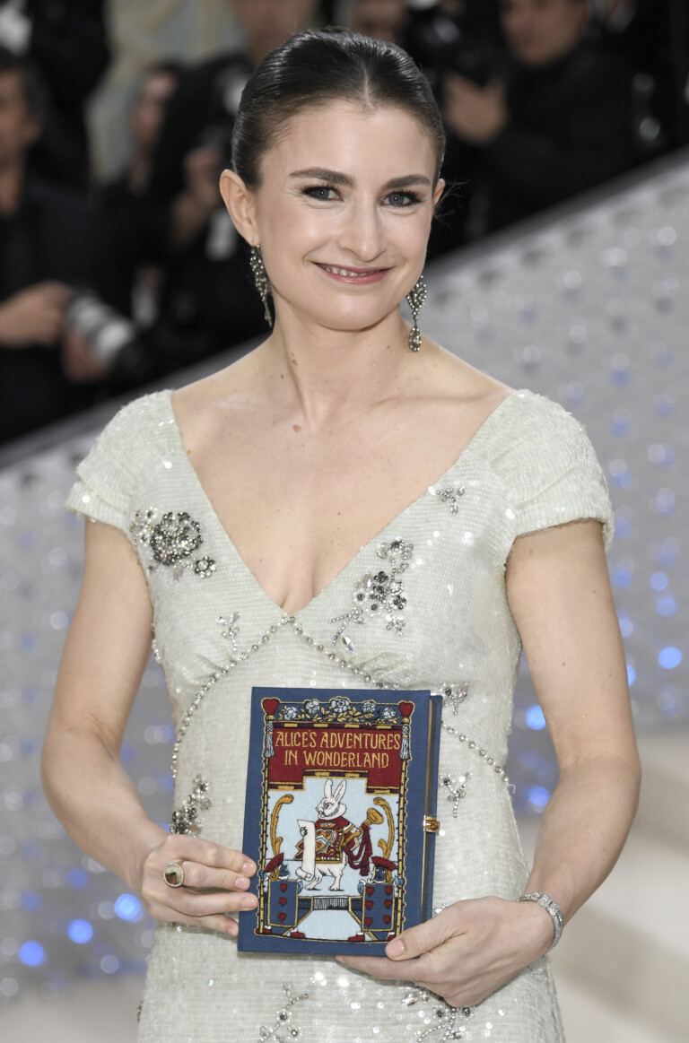 chloe malle appointed new editor in chief of vogue us succeeding anna wintour