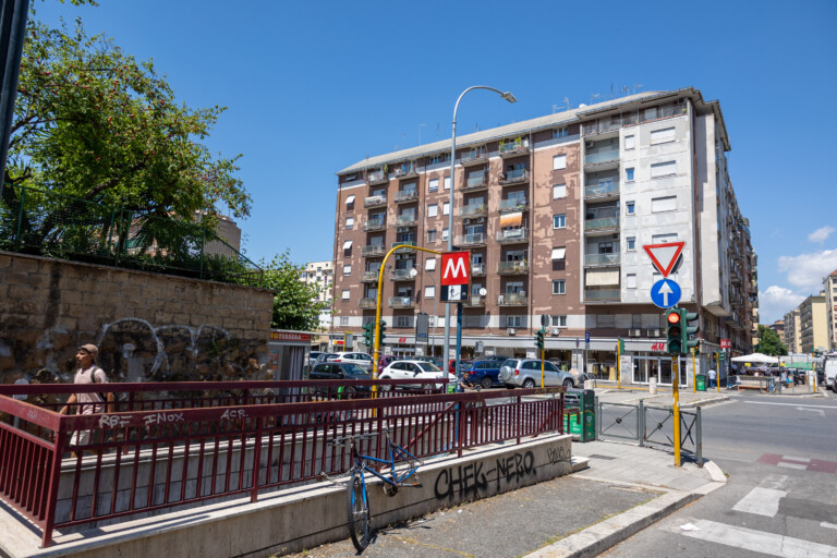 rome man dies under metro b carriage police investigate