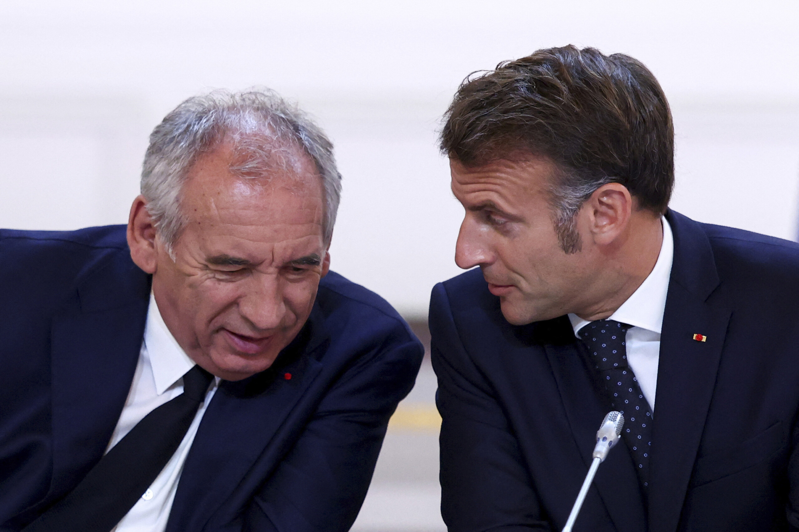 france macron calls for total mobilisation for bayrou scaled