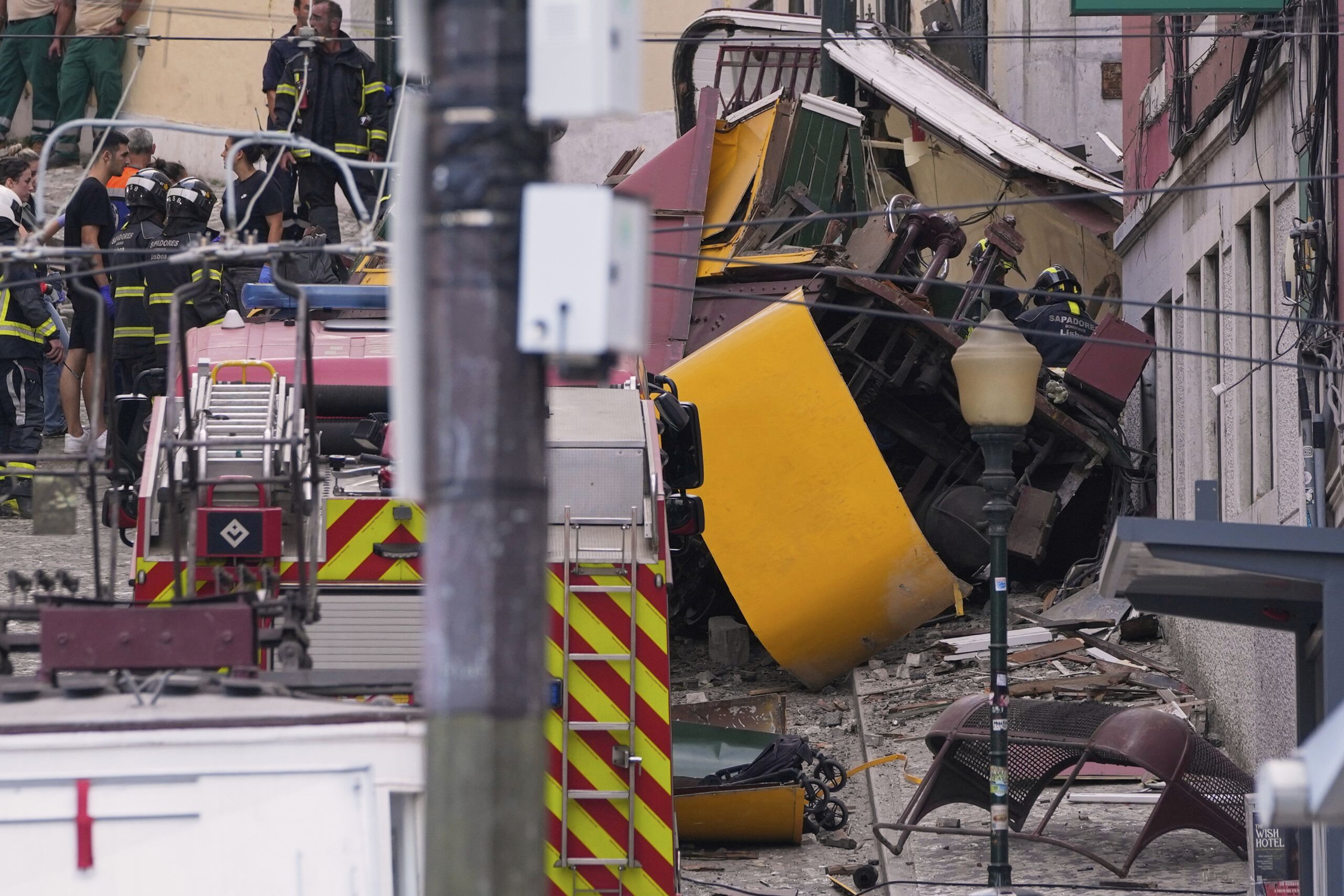 portugal lisbon funicular accident an italian among the injured scaled
