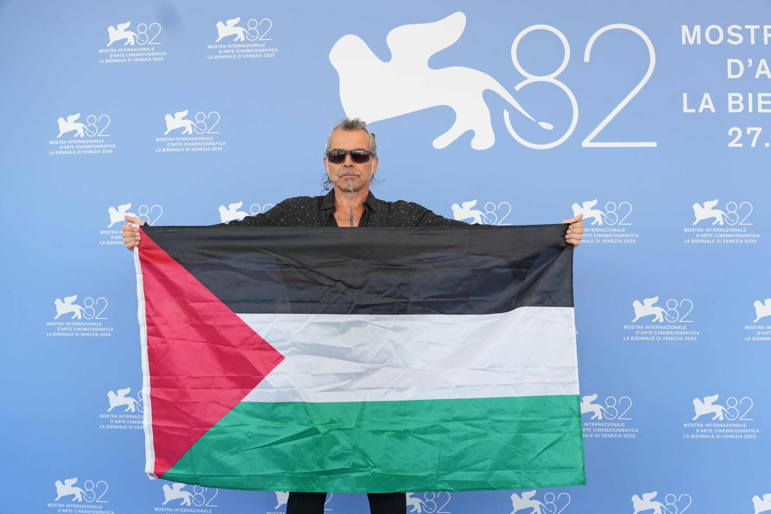 venice 82 piero pelu at the film festival with the palestinian flag scaled