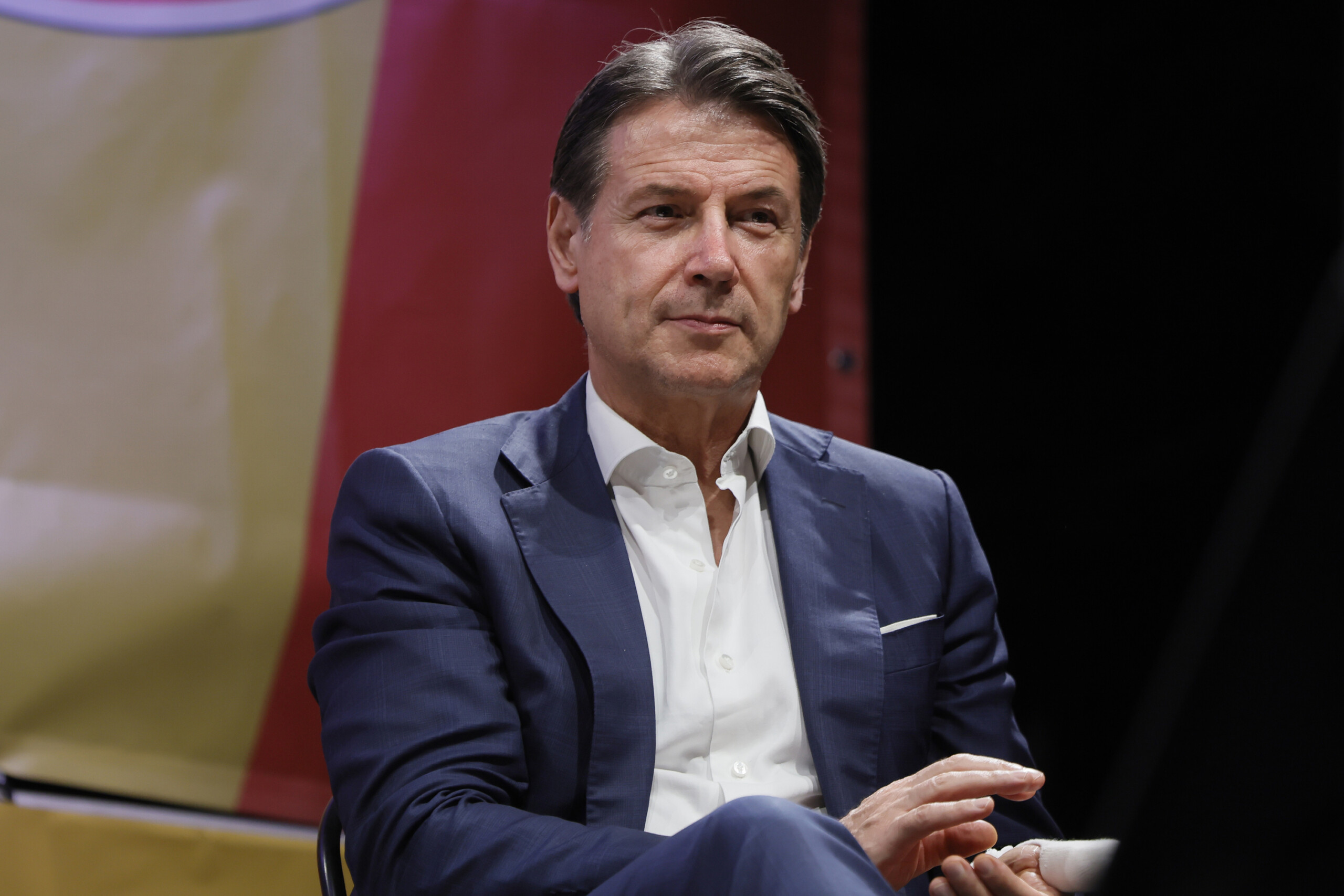 ukraine conte do not close the door on diplomacy with russia nato must be reformed scaled