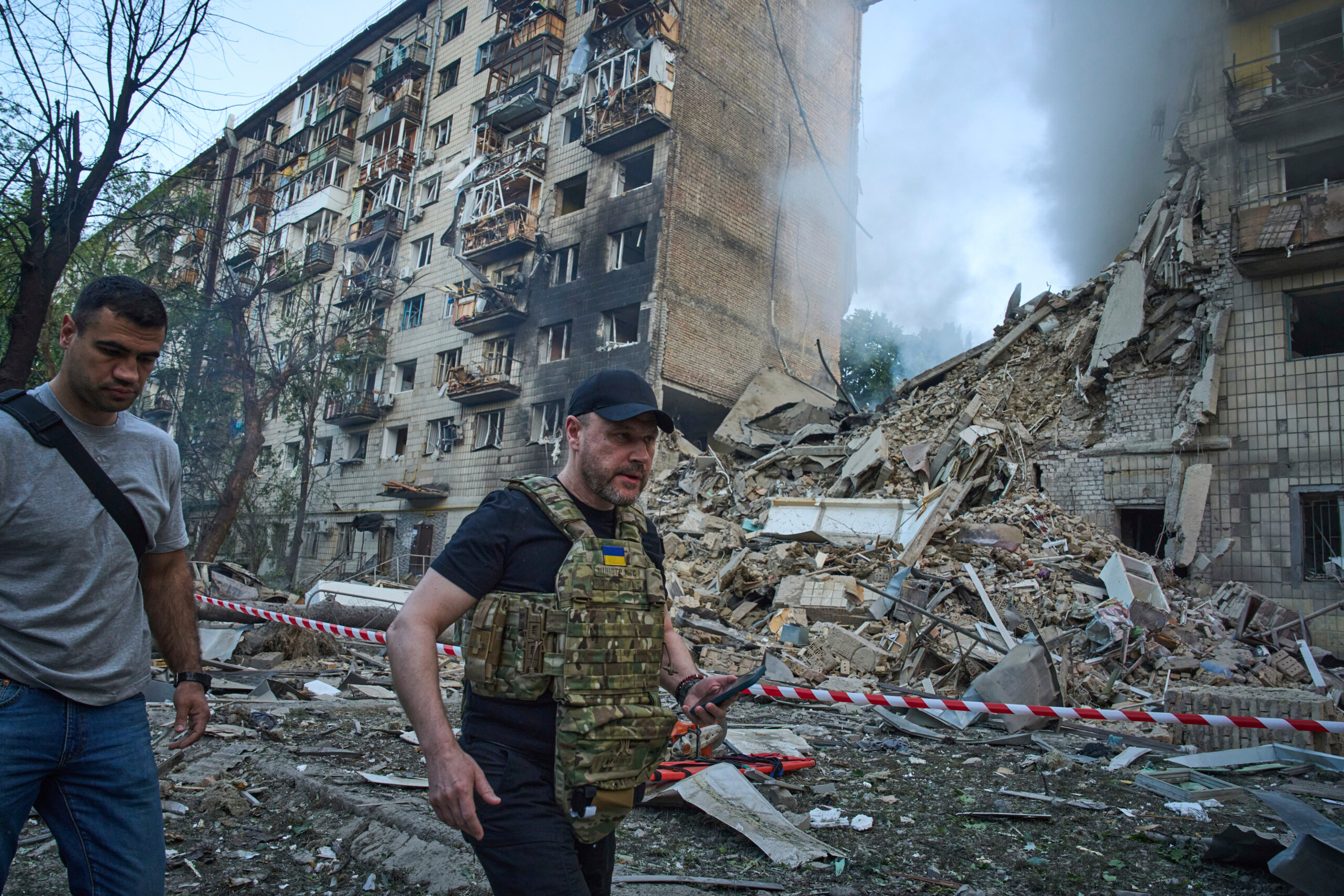 ukraine overnight drone and missile raids on kyiv at least 2 dead scaled