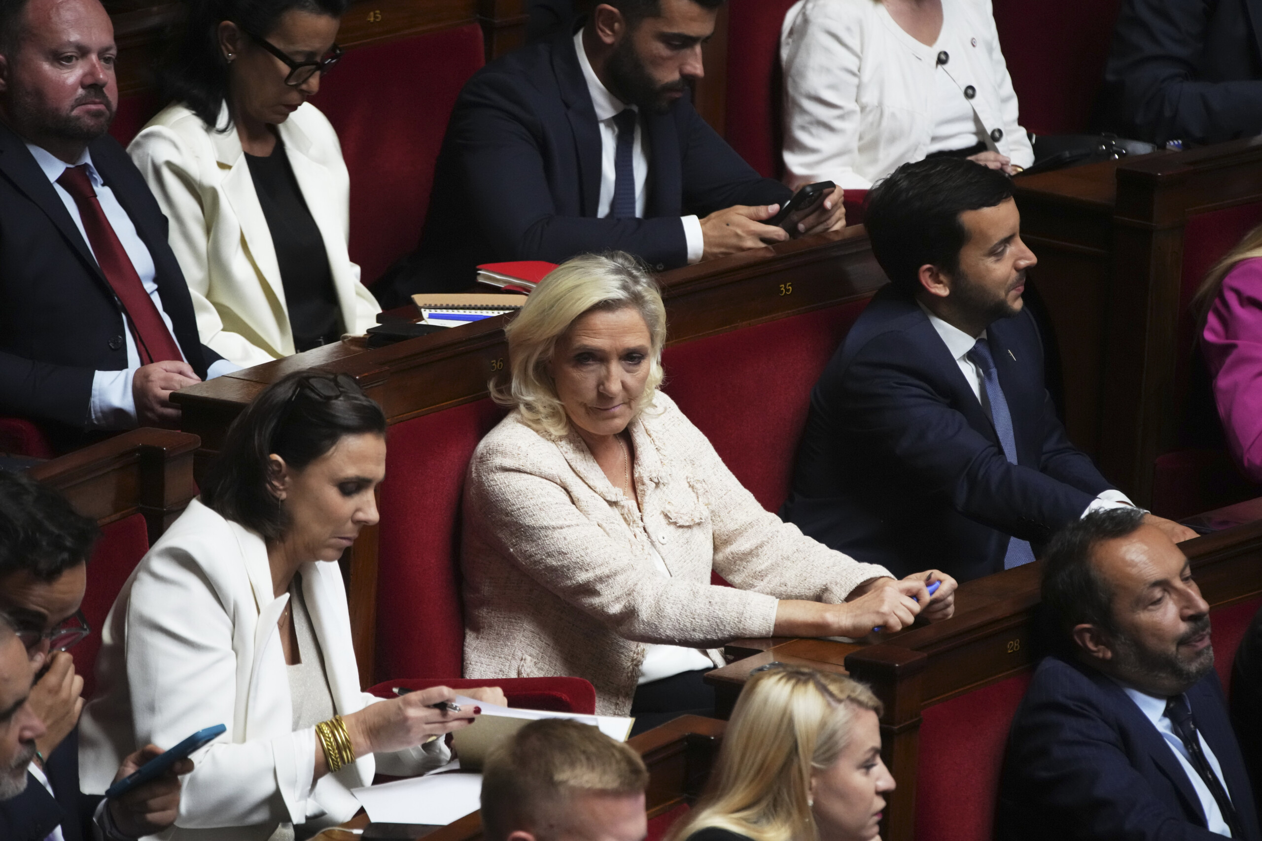 france le pen with the confidence vote the agony of a phantom government ends scaled
