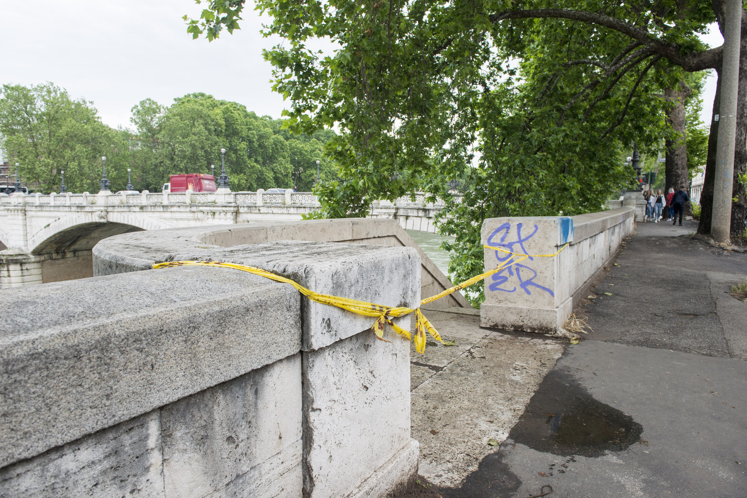 rome worker dies crushed by forklift on the tiber embankment scaled