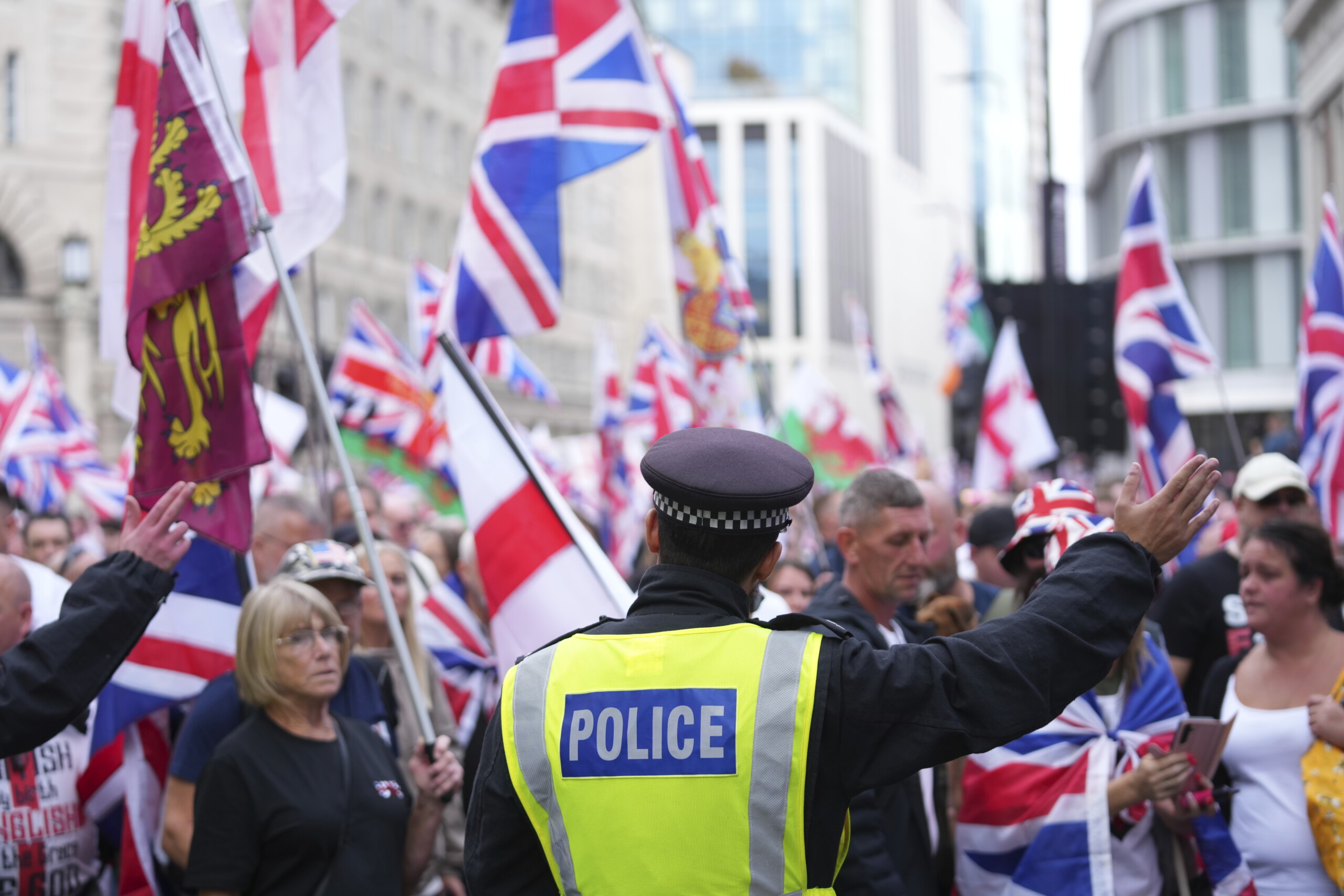 united kingdom police attacked by protesters in london scaled