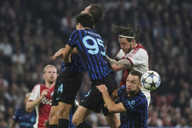 champions league ajax inter 0 1 at half time