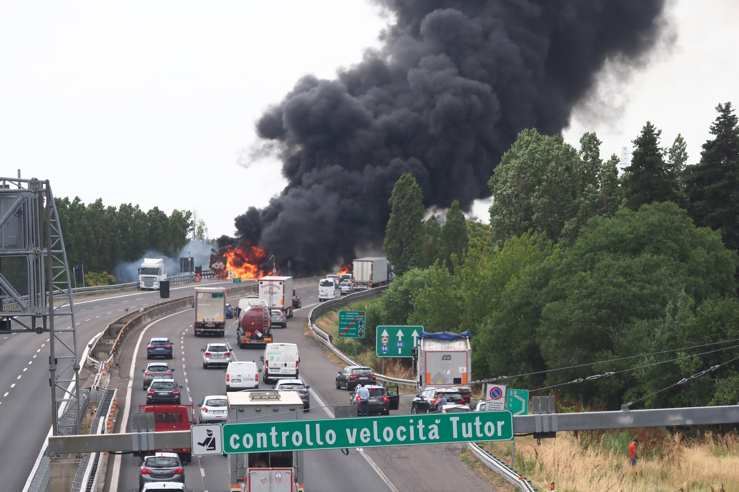 strike for gaza protesters block ring road and a14 motorway in bologna scaled
