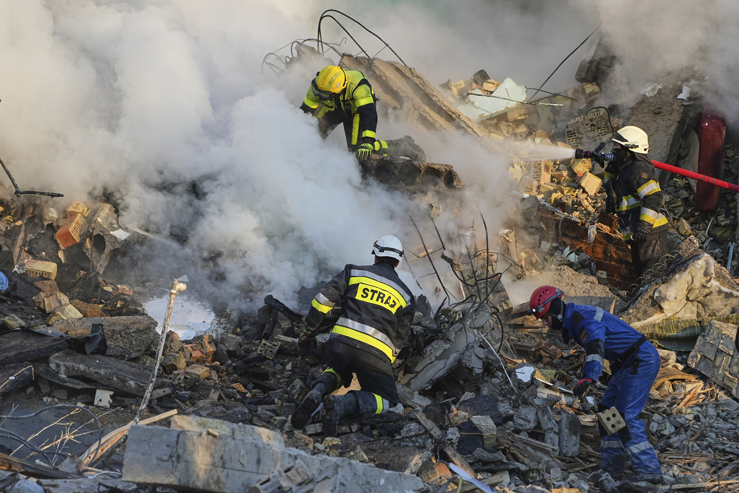 ukraine kiev two dead and 10 injured after russian attack scaled