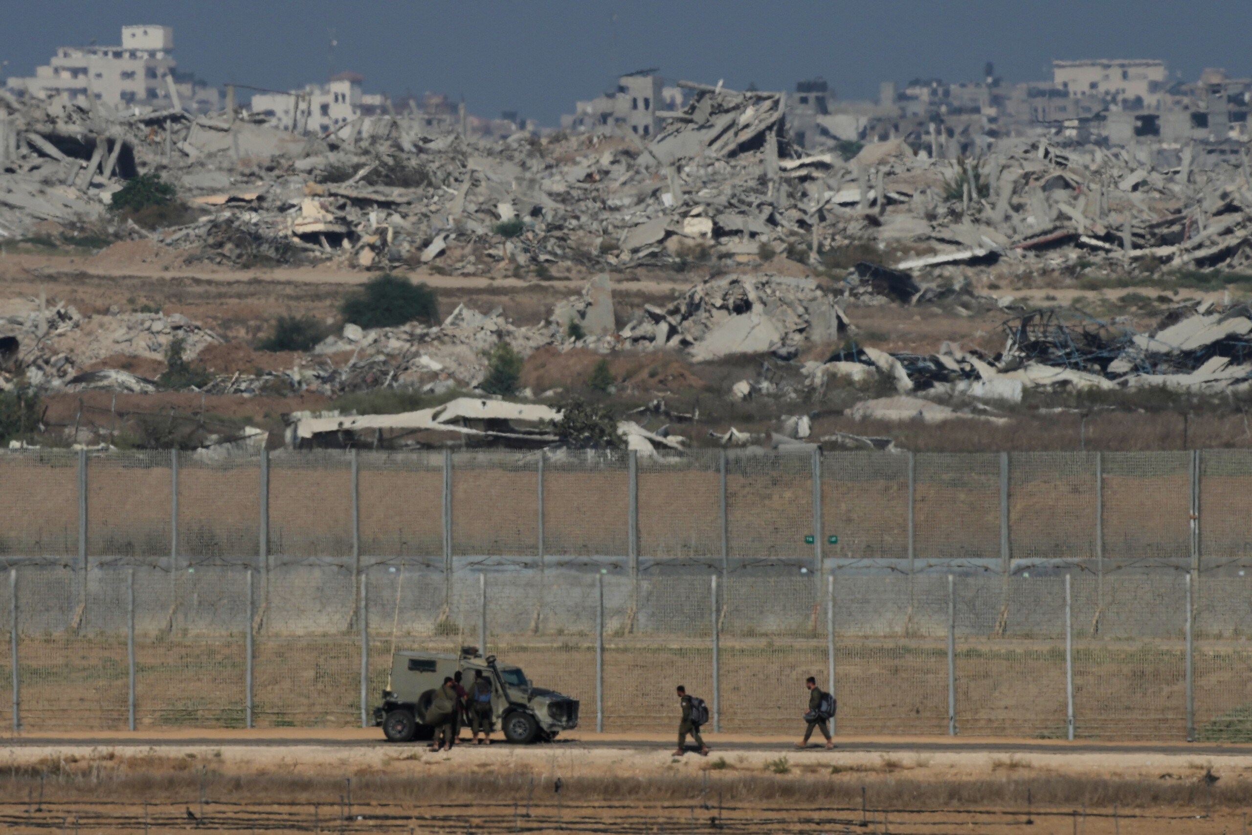 gaza media hamas leaning toward yes to trump plan scaled
