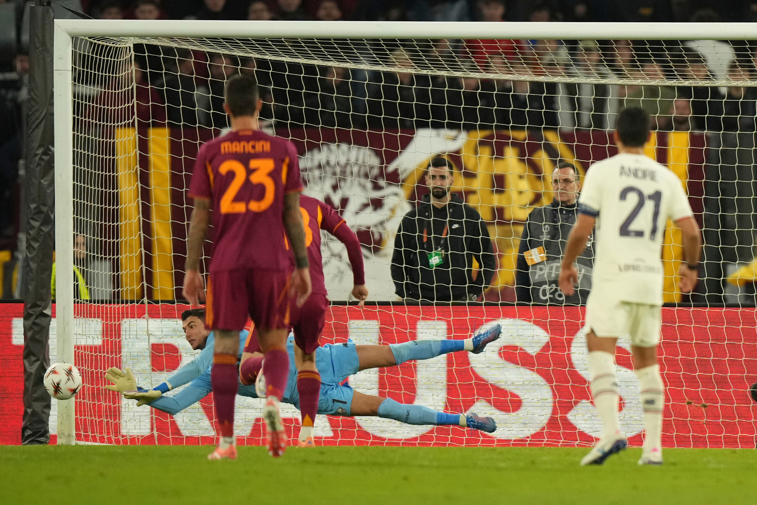 europa league roma lille 0 1 giallorossi miss three penalties scaled