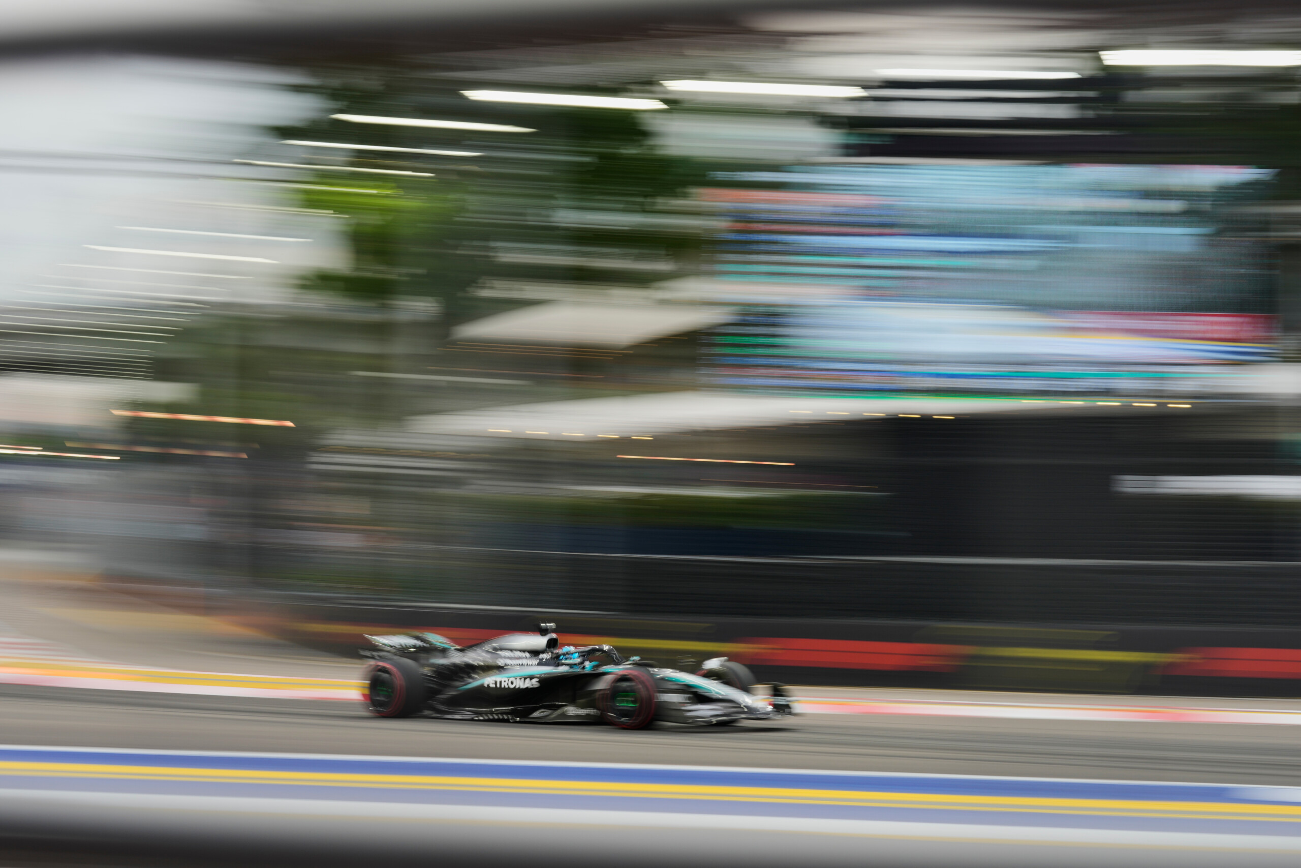 f1 singapore grand prix russell takes pole ahead of verstappen and piastri hamilton 6th scaled