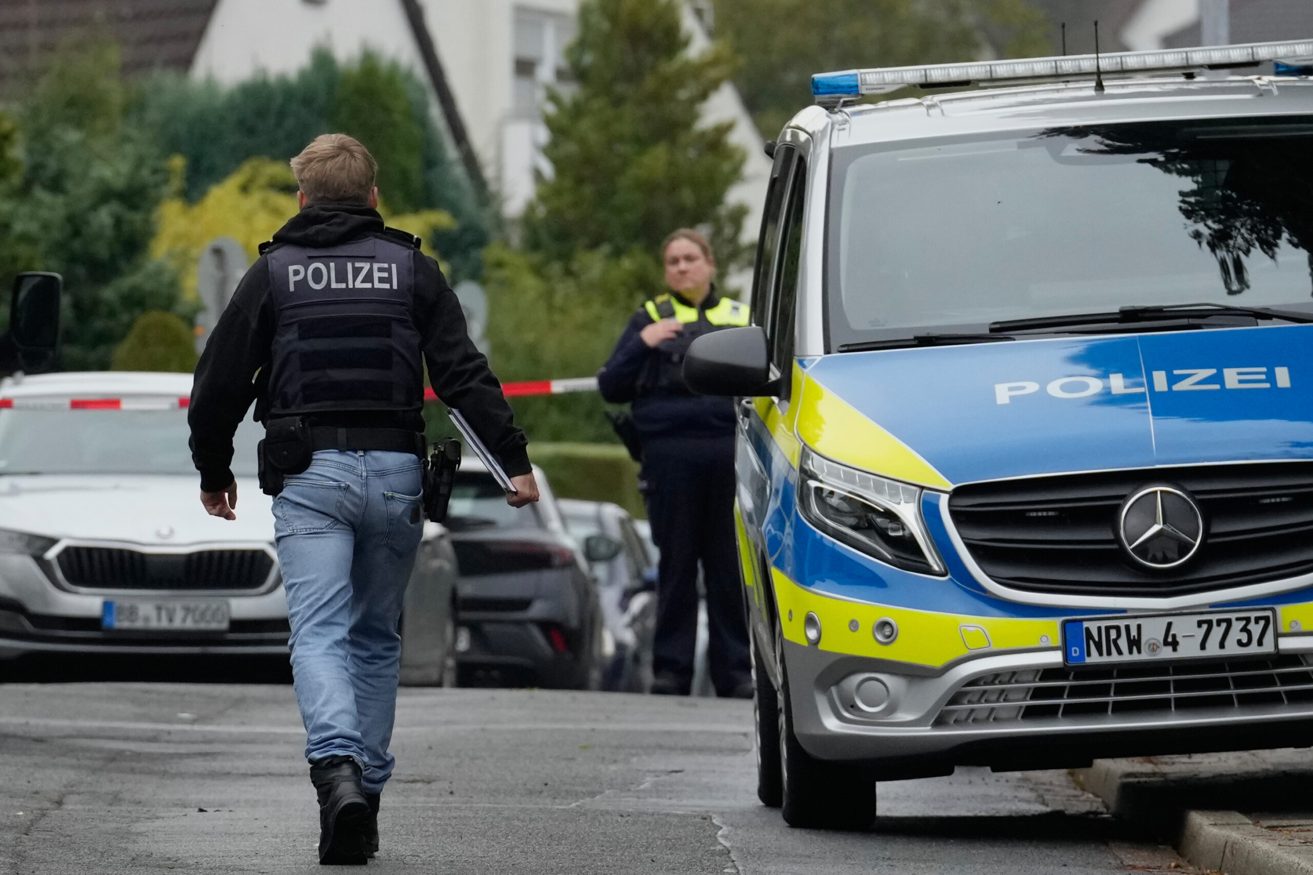 germany spd mayor stabbed by daughter now out of danger scaled