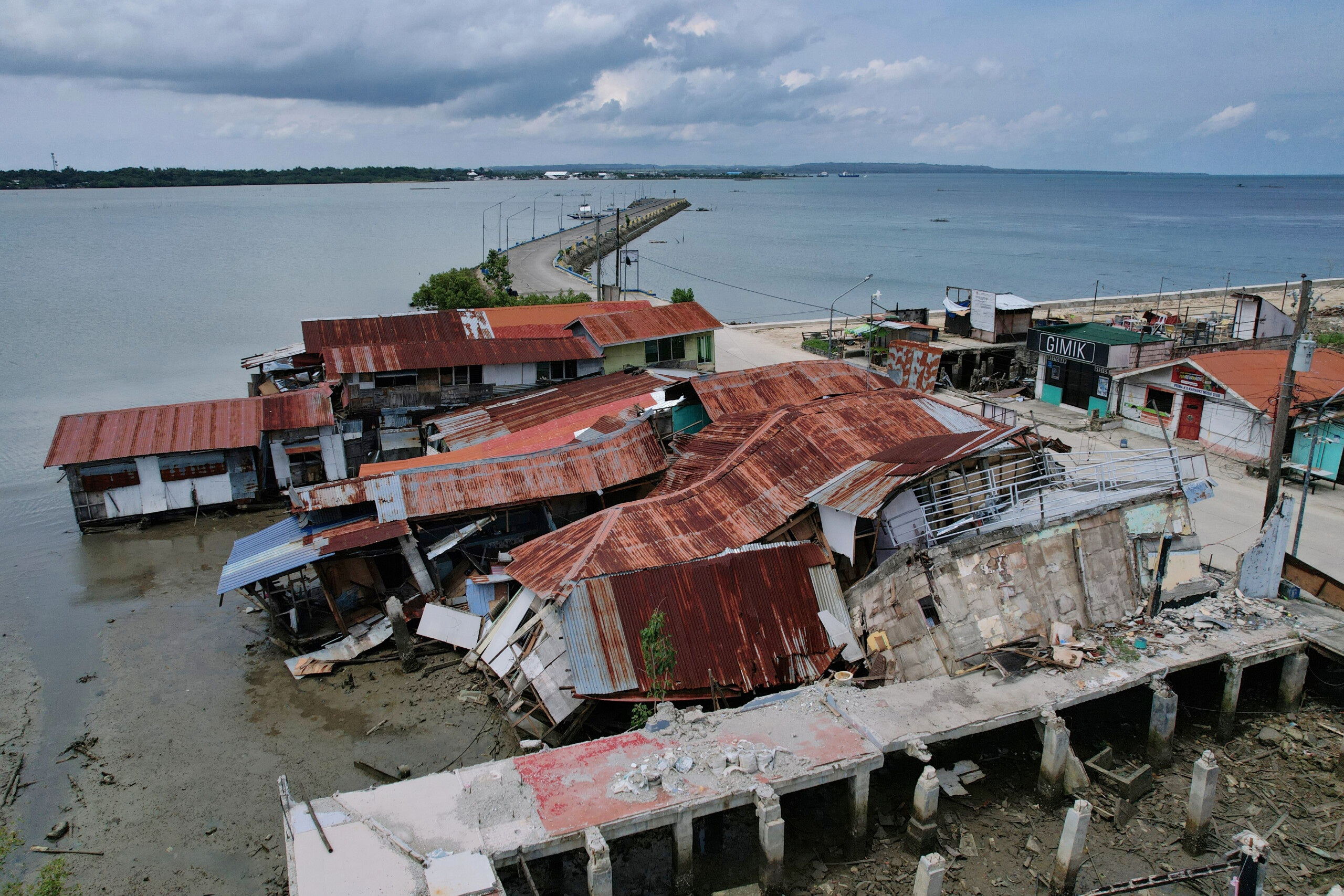 earthquakes 7 4 magnitude earthquake in the philippines tsunami warning scaled