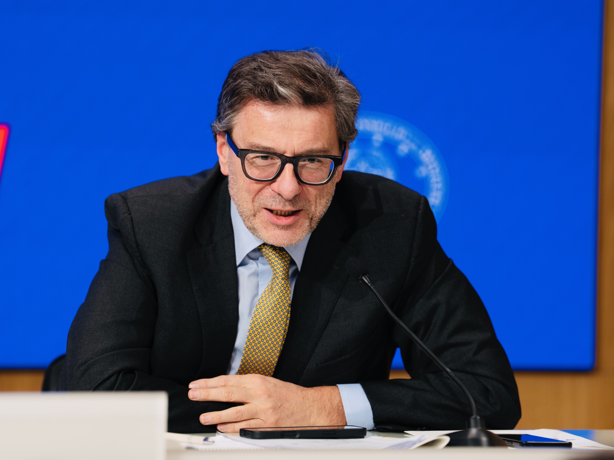 dbrs raises italys rating to a stable trend scaled