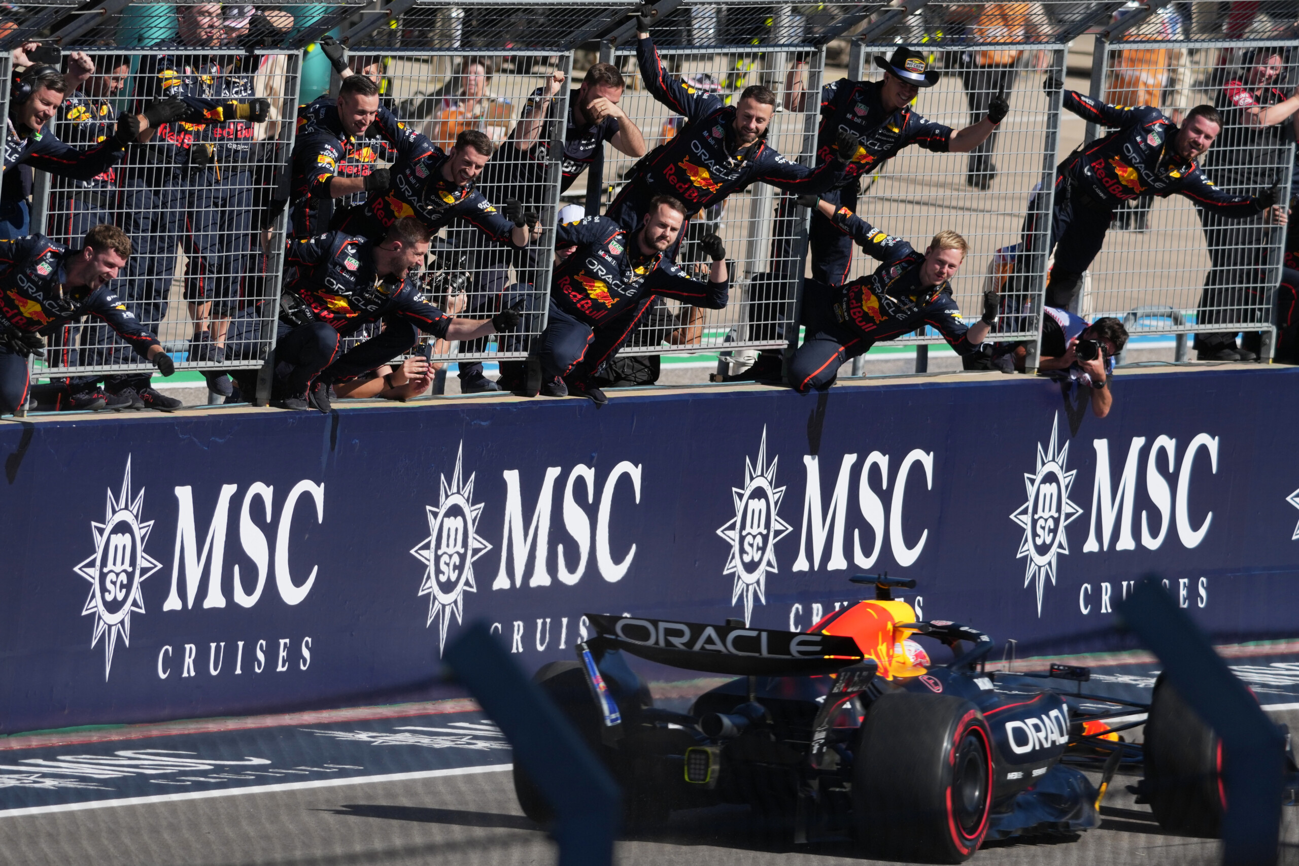 f1 us gp verstappen dominates in austin and reopens the title race scaled
