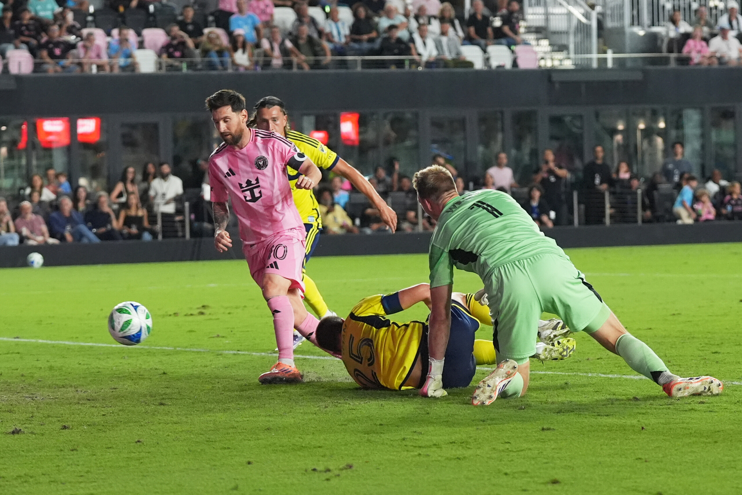 Soccer: Messi scores a brace immediately with Miami in MLS playoff debut 1 soccer messi scores a brace immediately with miami in mls playoff debut scaled