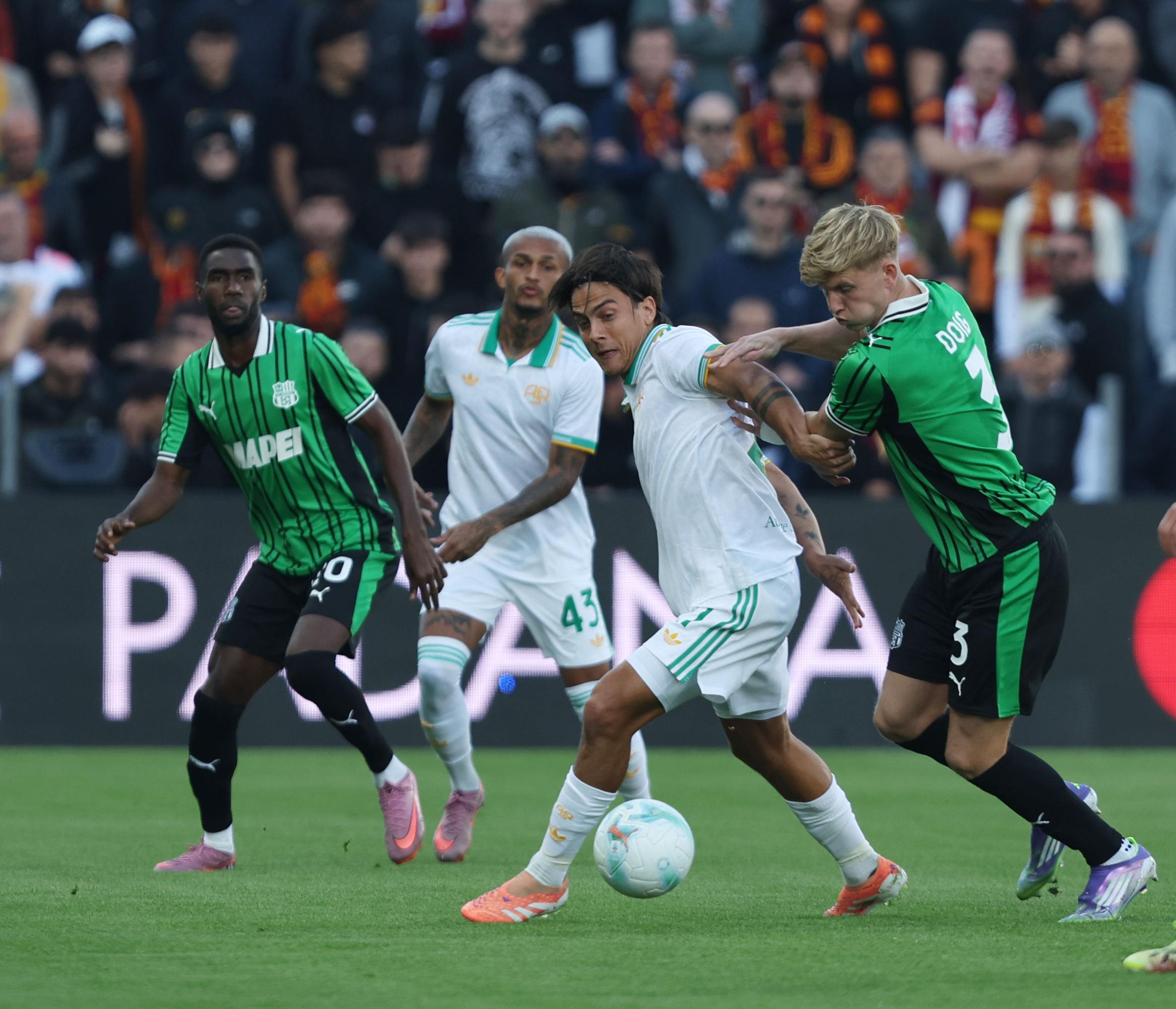 Football: Serie A, Roma beats Sassuolo 1-0 and returns to first place with Napoli 1 football serie a roma beats sassuolo 1 0 and returns to first place with napoli