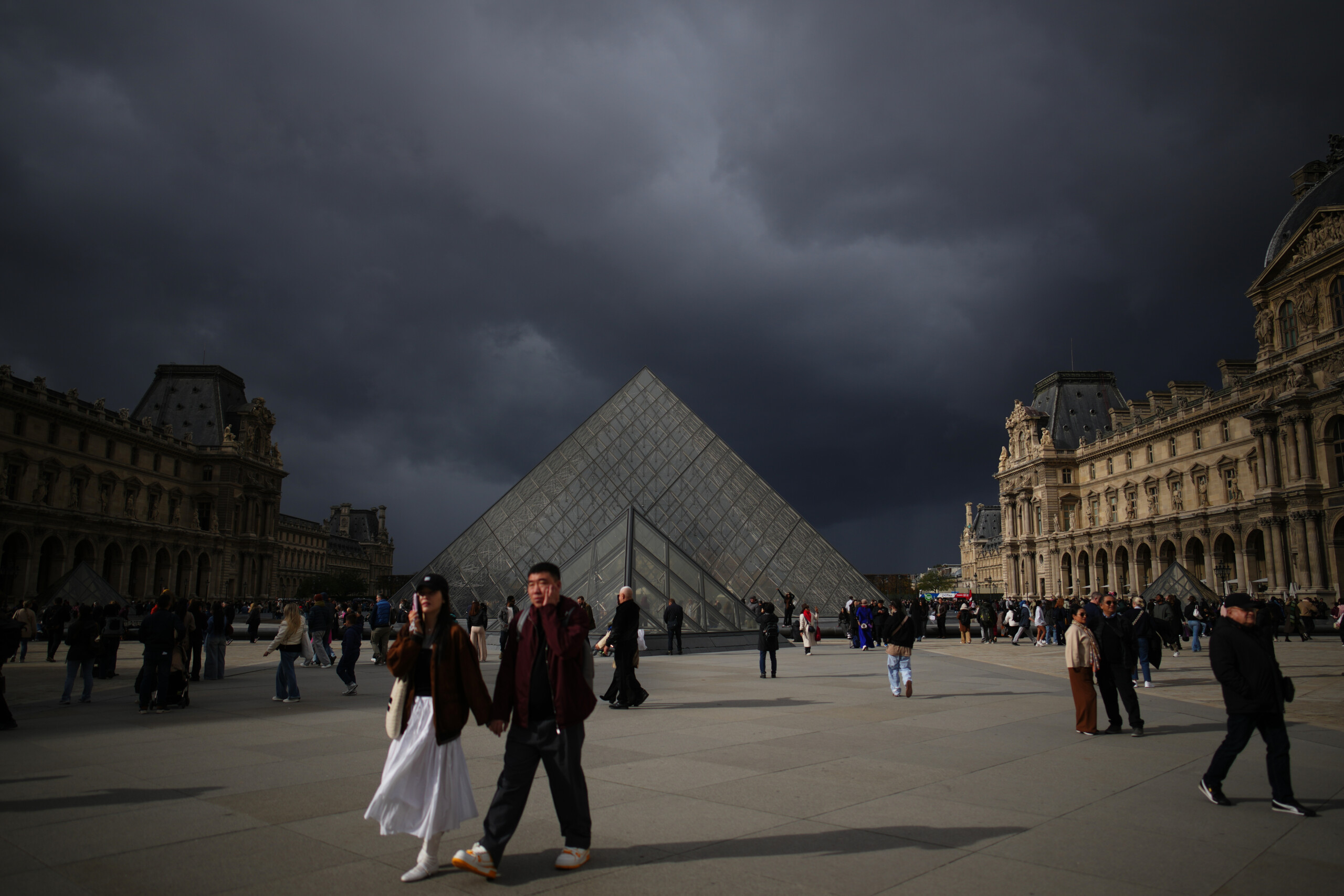 France: the two suspects in the Louvre theft have partially confessed 1 france the two suspects in the louvre theft have partially confessed scaled