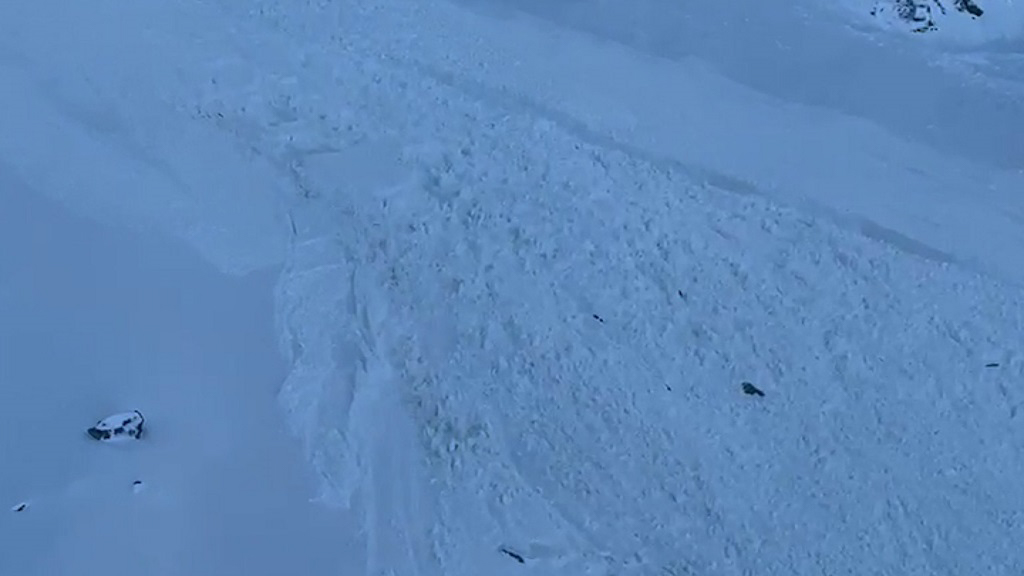 mountain second group caught up in ortles avalanche two missing