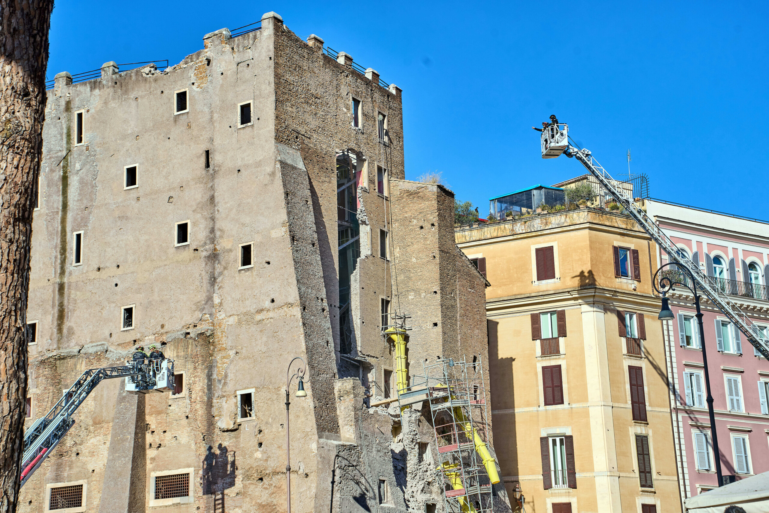 Collapse of Torre dei Conti at the Imperial Forums, Farnesina: ‘Disgraceful words from Moscow’ 1 collapse of torre dei conti at the imperial forums farnesina disgraceful words from moscow scaled