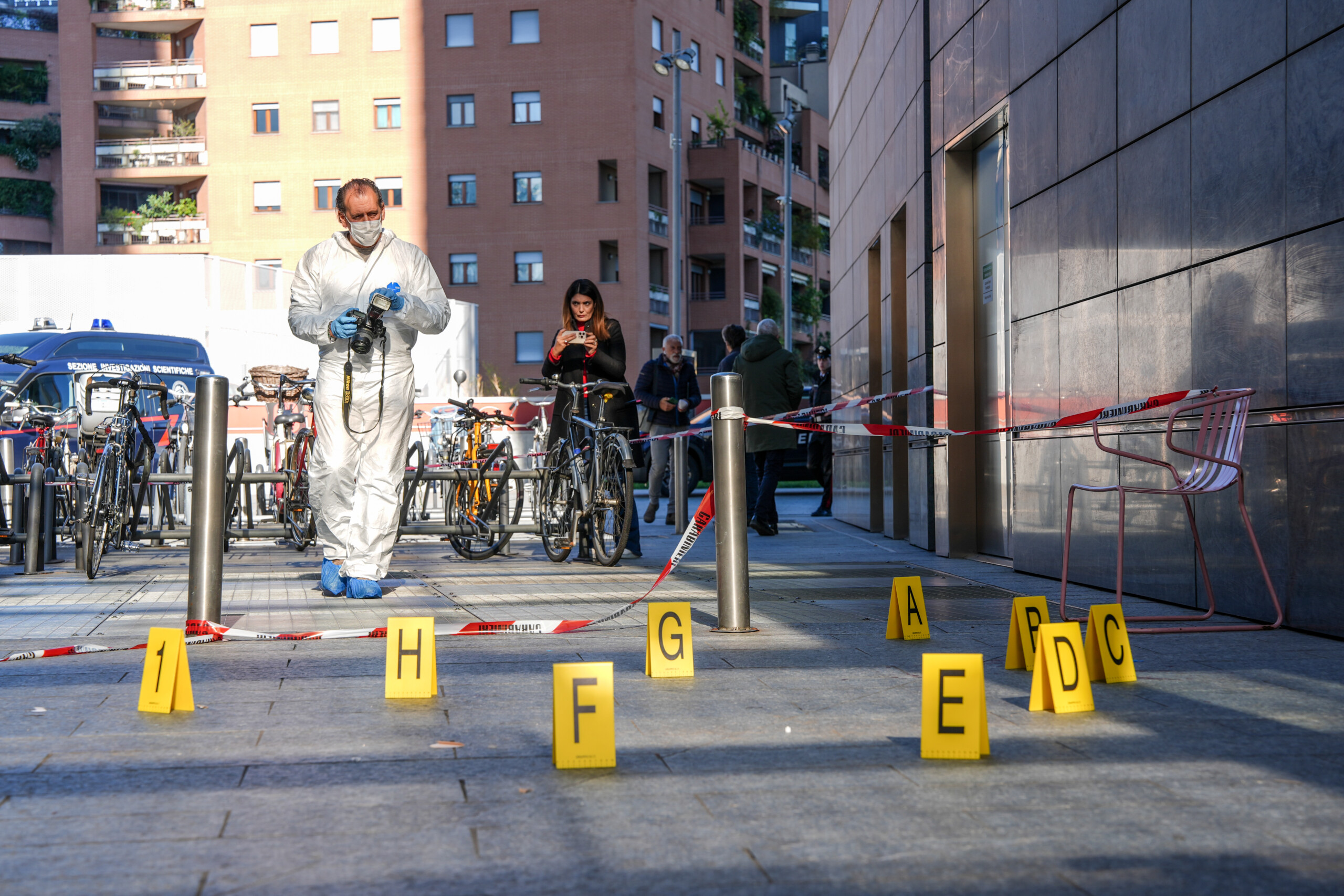milan attacker of 43 year old woman stabbed in piazza gae aulenti tracked down scaled
