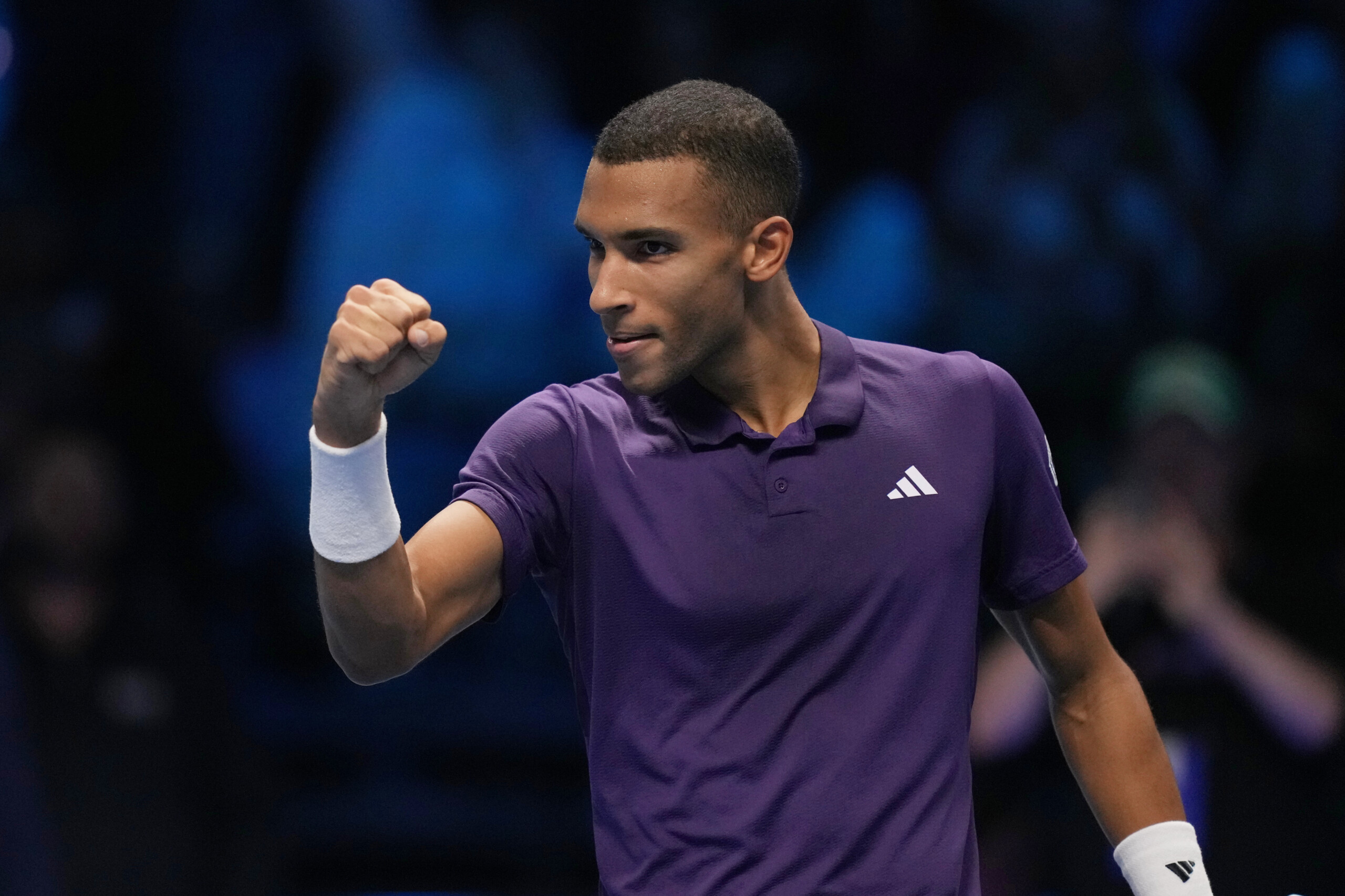 atp finals auger aliassime beats shelton in three sets scaled