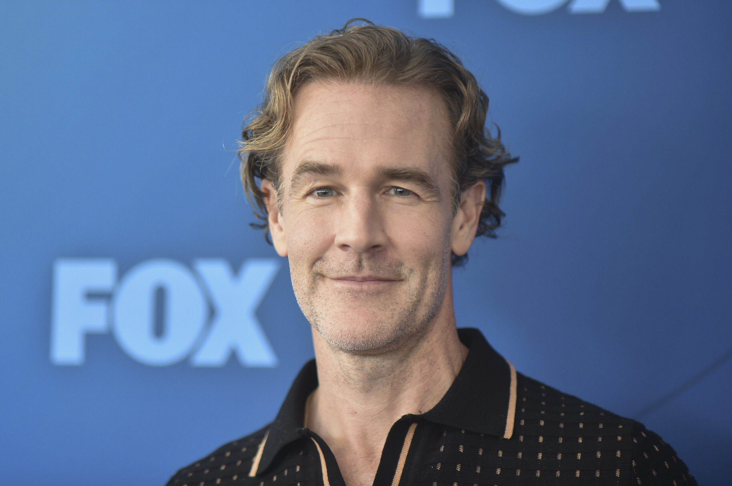 van der beek auctions off dawsons creek memorabilia to pay for cancer treatment scaled