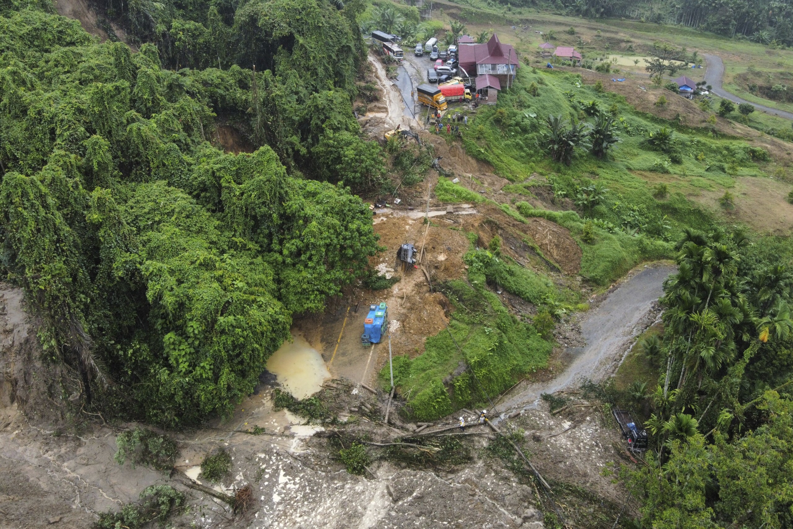 Indonesia: at least 18 dead in two landslides, search ongoing for 34 missing persons 1 indonesia at least 18 dead in two landslides search ongoing for 34 missing persons scaled