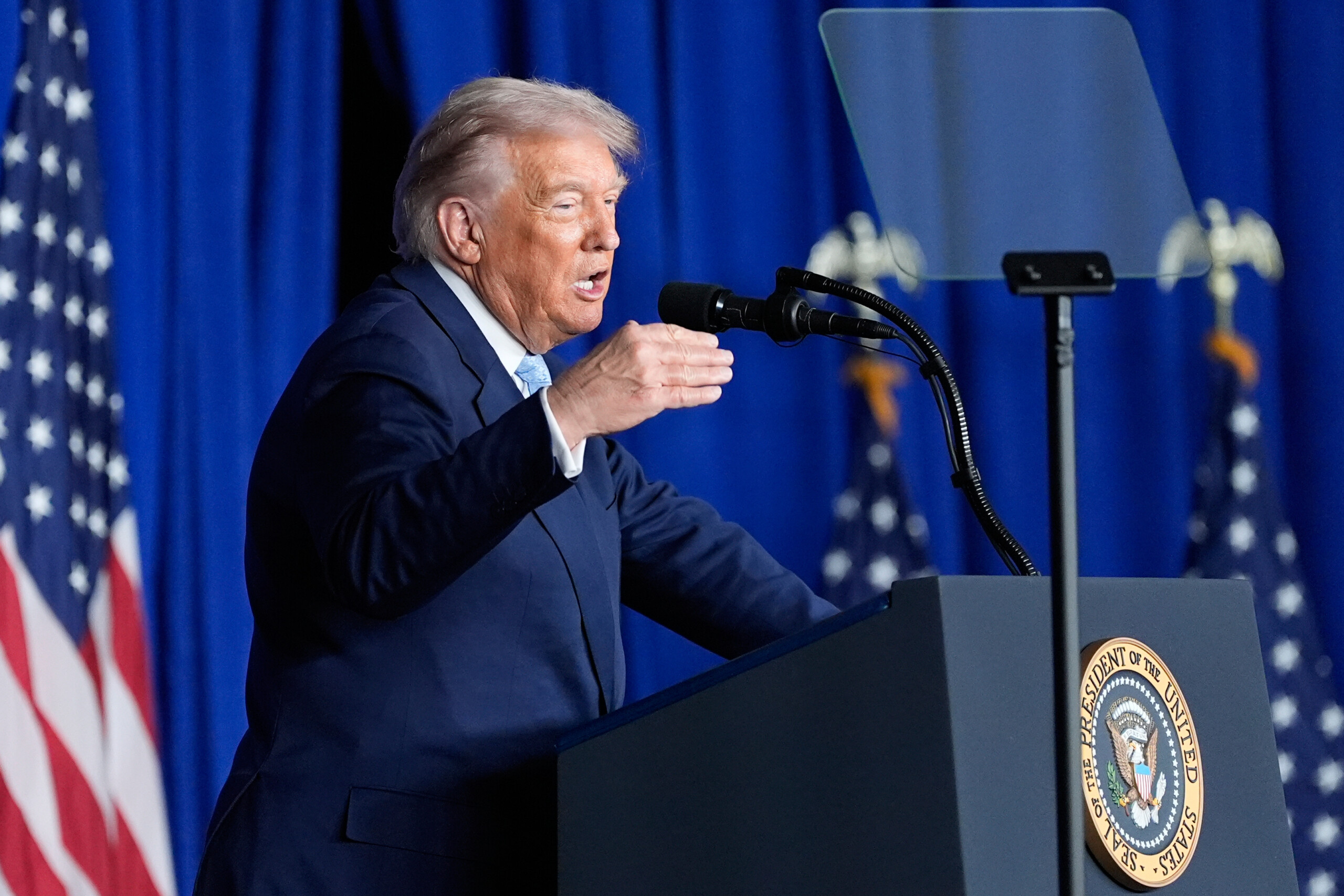 usa trump insults a journalist shut up fatso scaled