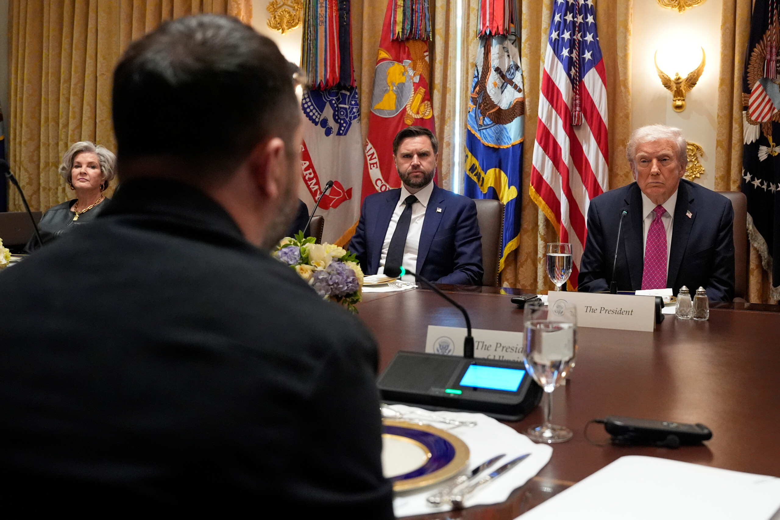 ukraine zelensky spoke with vance collaborating for a dignified peace process scaled