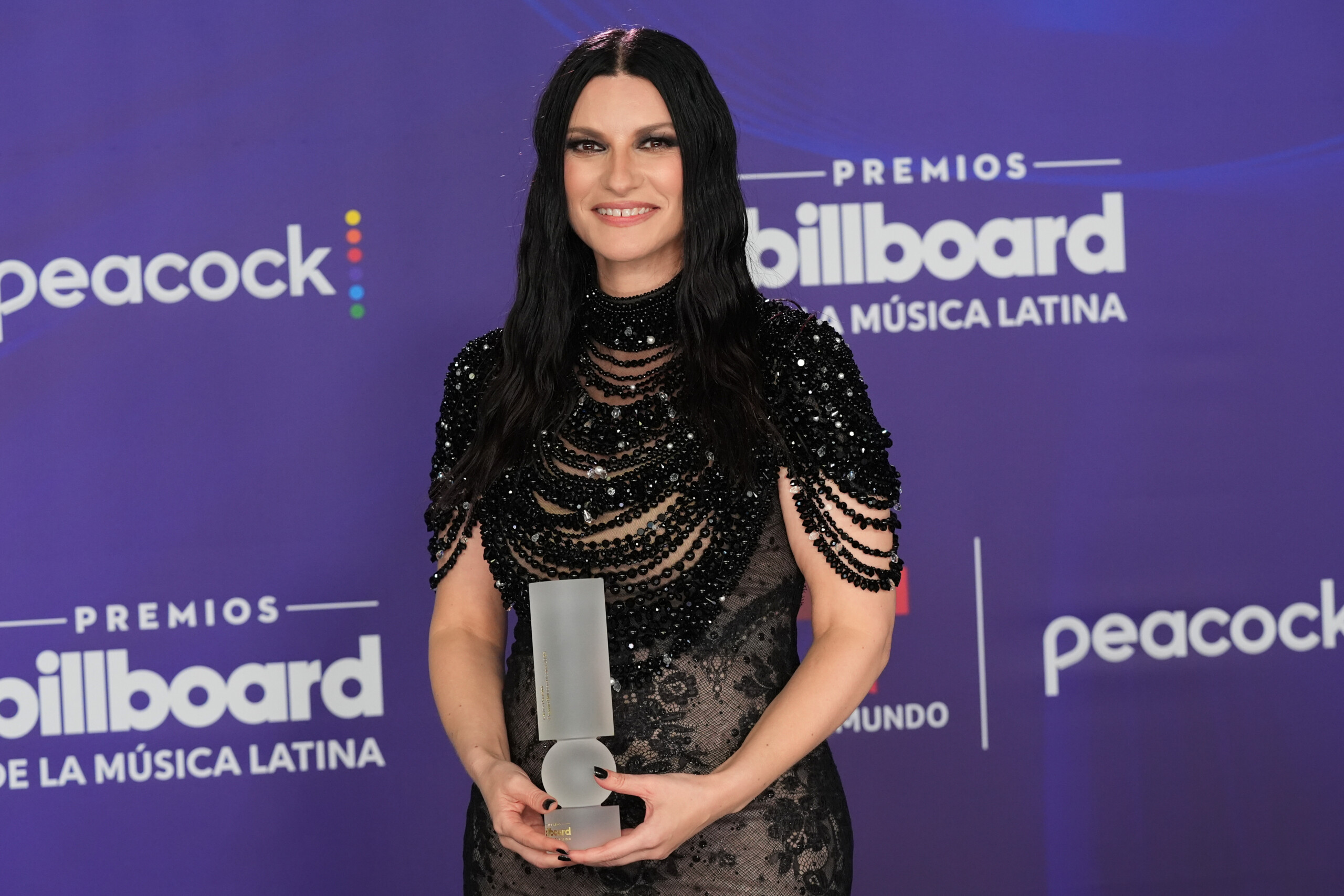 music laura pausini announces new dates for io canto world tour 26 27 scaled