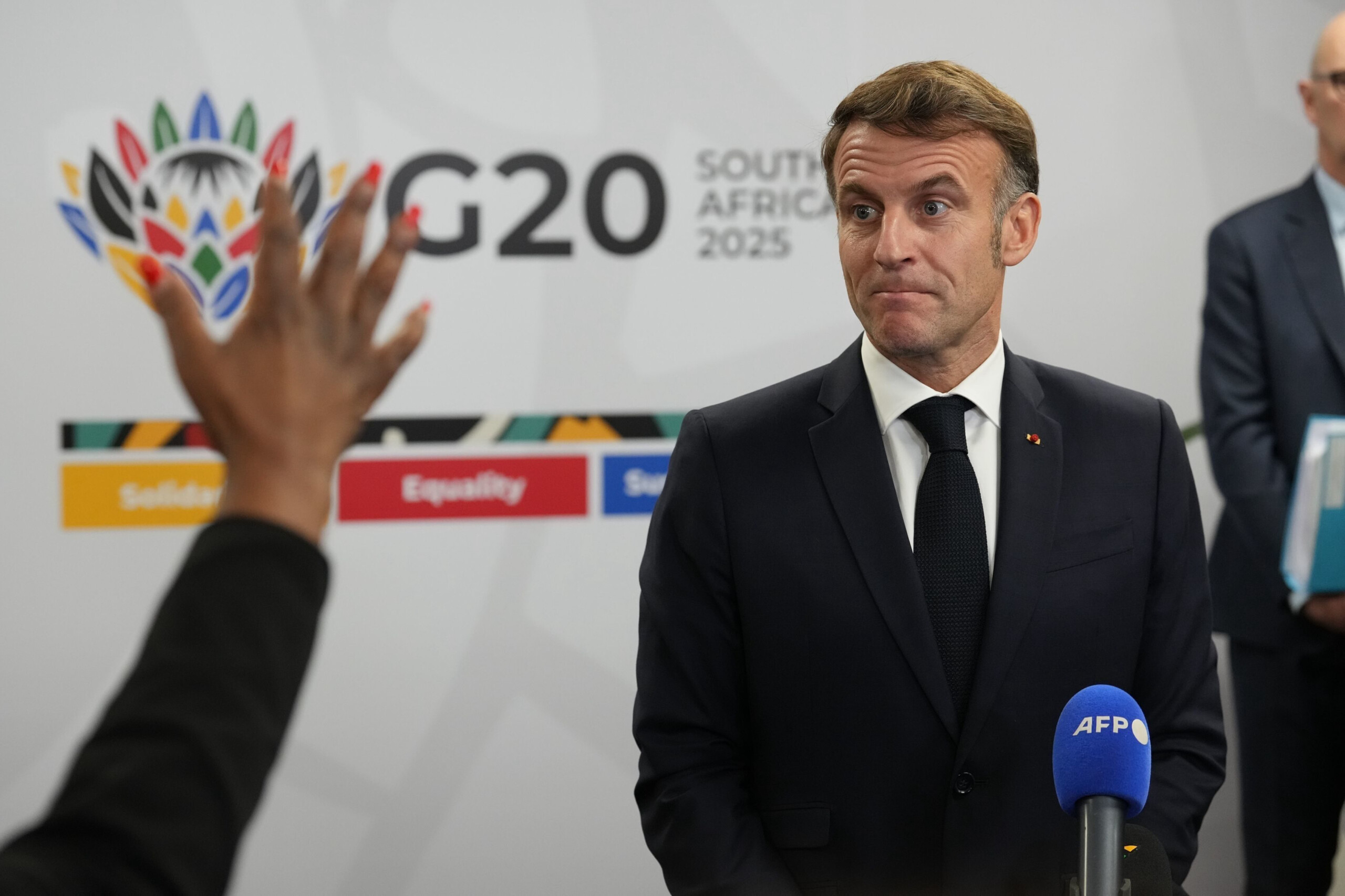 ukraine macron says kiev needs very solid security guarantees scaled