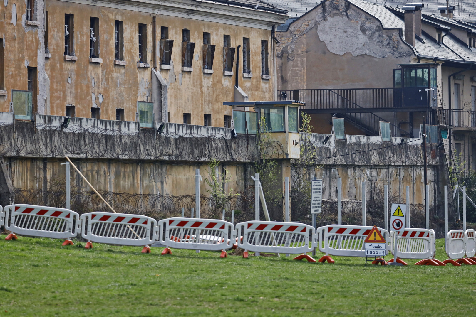 Prisons, control room at Chigi: ‘Over 10,000 new places by 2027’ 1 prisons control room at chigi over 10000 new places by 2027