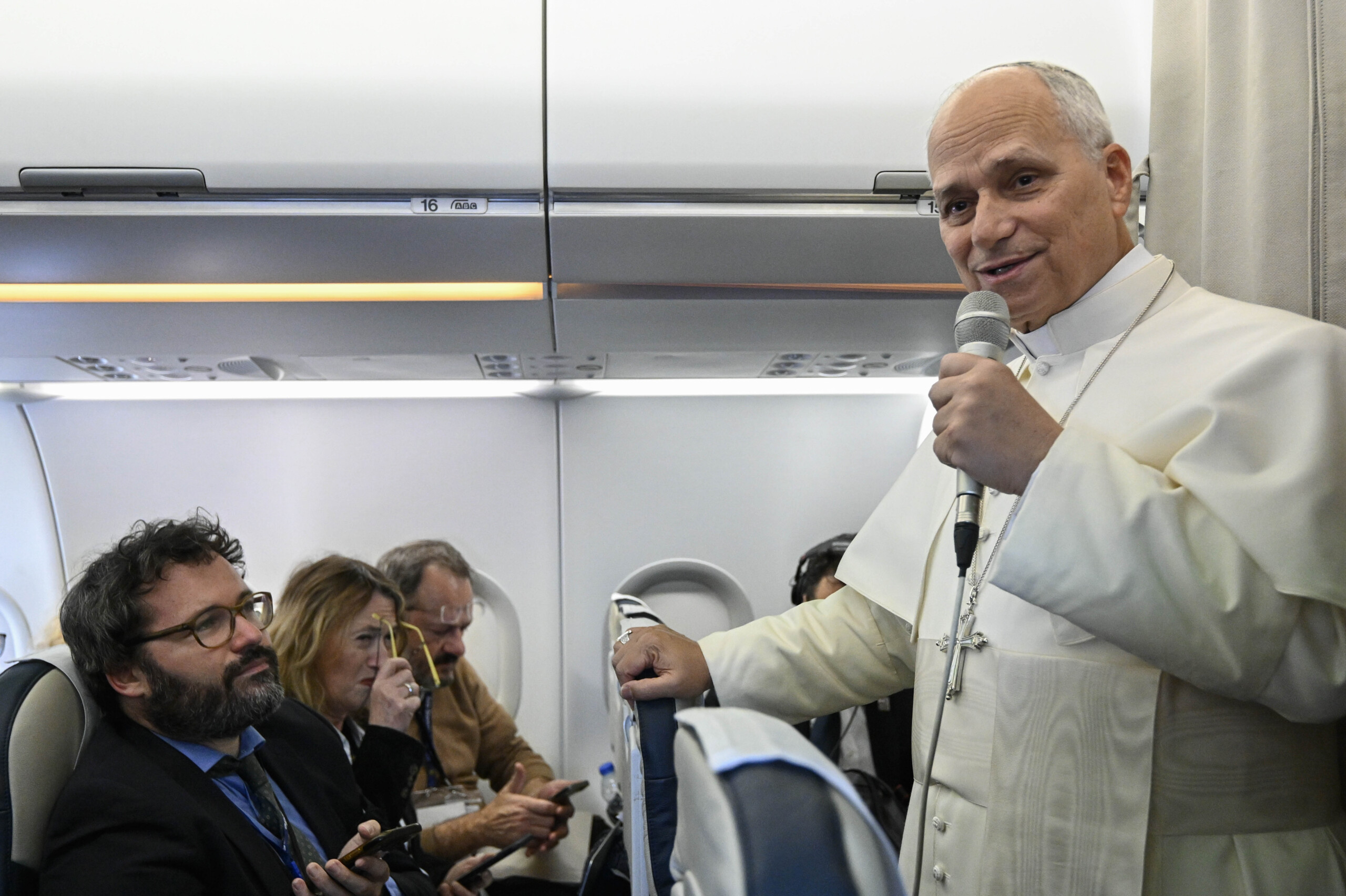 lebanon pope hezbollah should lay down arms and seek dialogue scaled