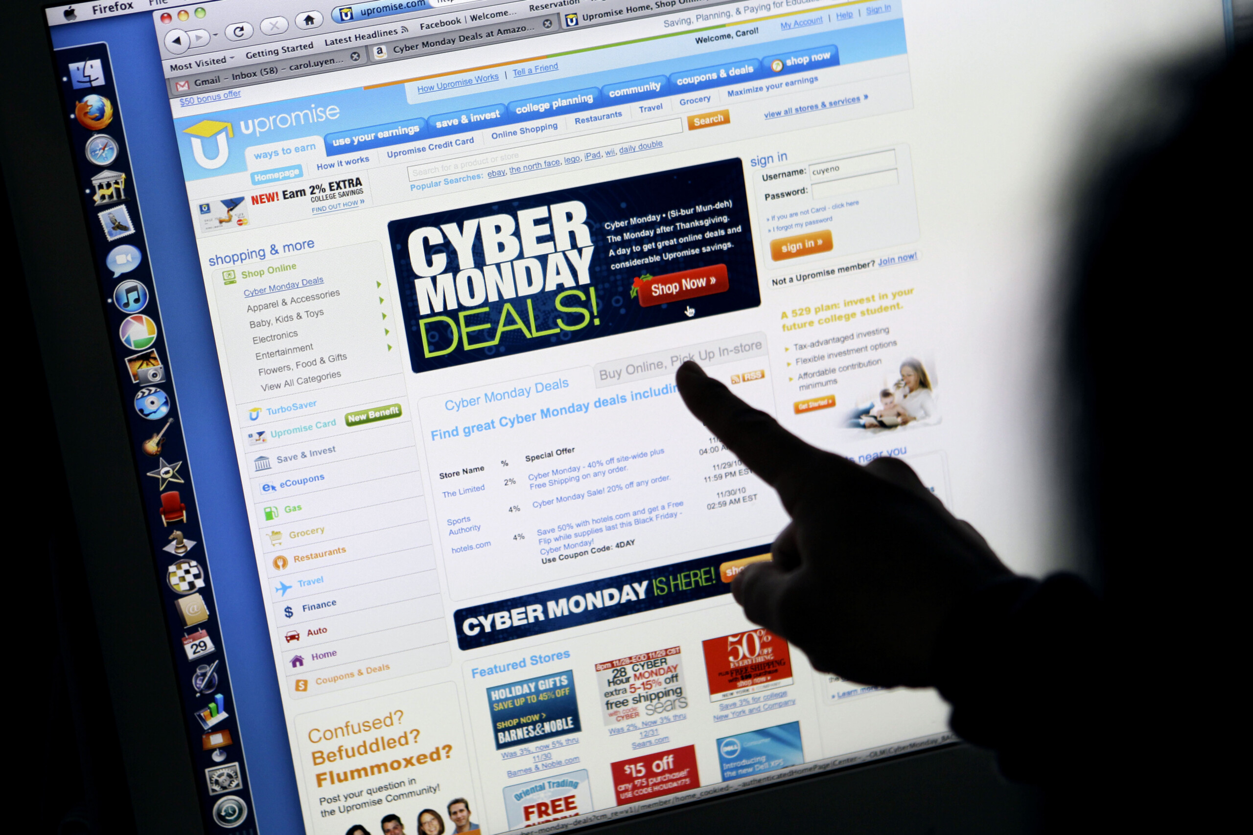 usa cyber monday heading for record spending scaled