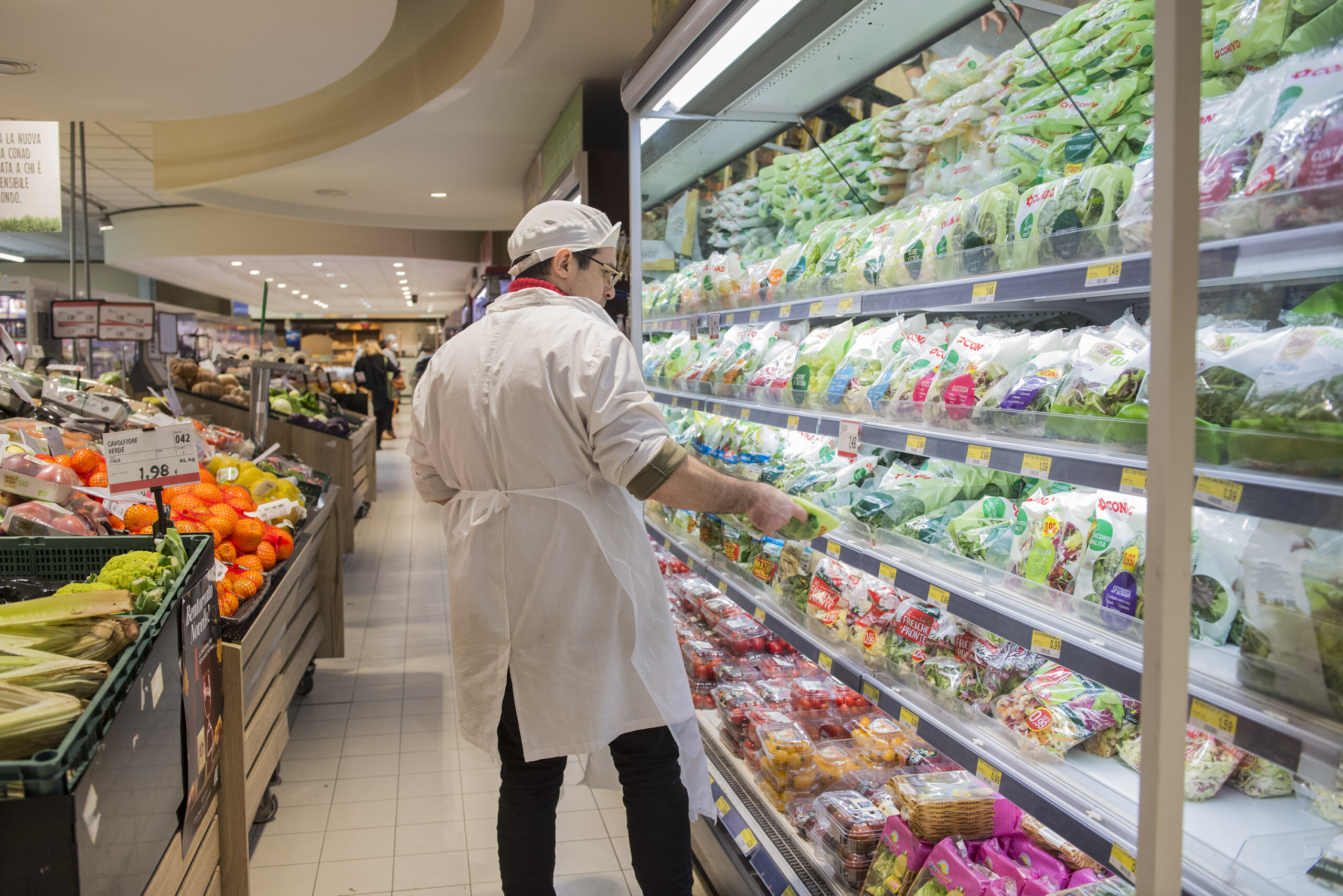 istat october retail sales up 0 5 month on month up 1 3 year on year scaled