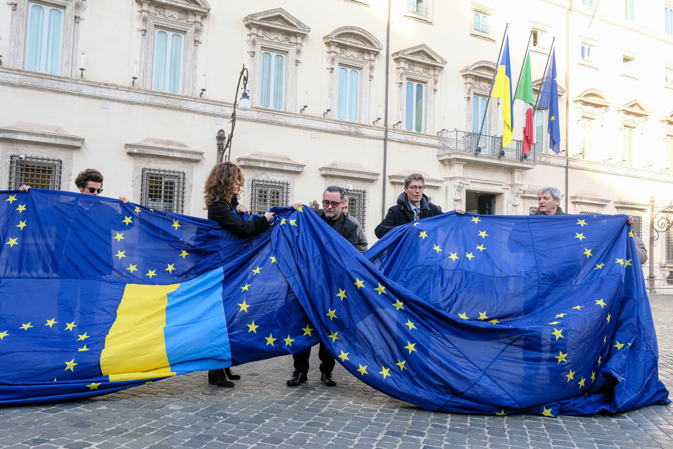 meloni welcomes zelensky to palazzo chigi scaled